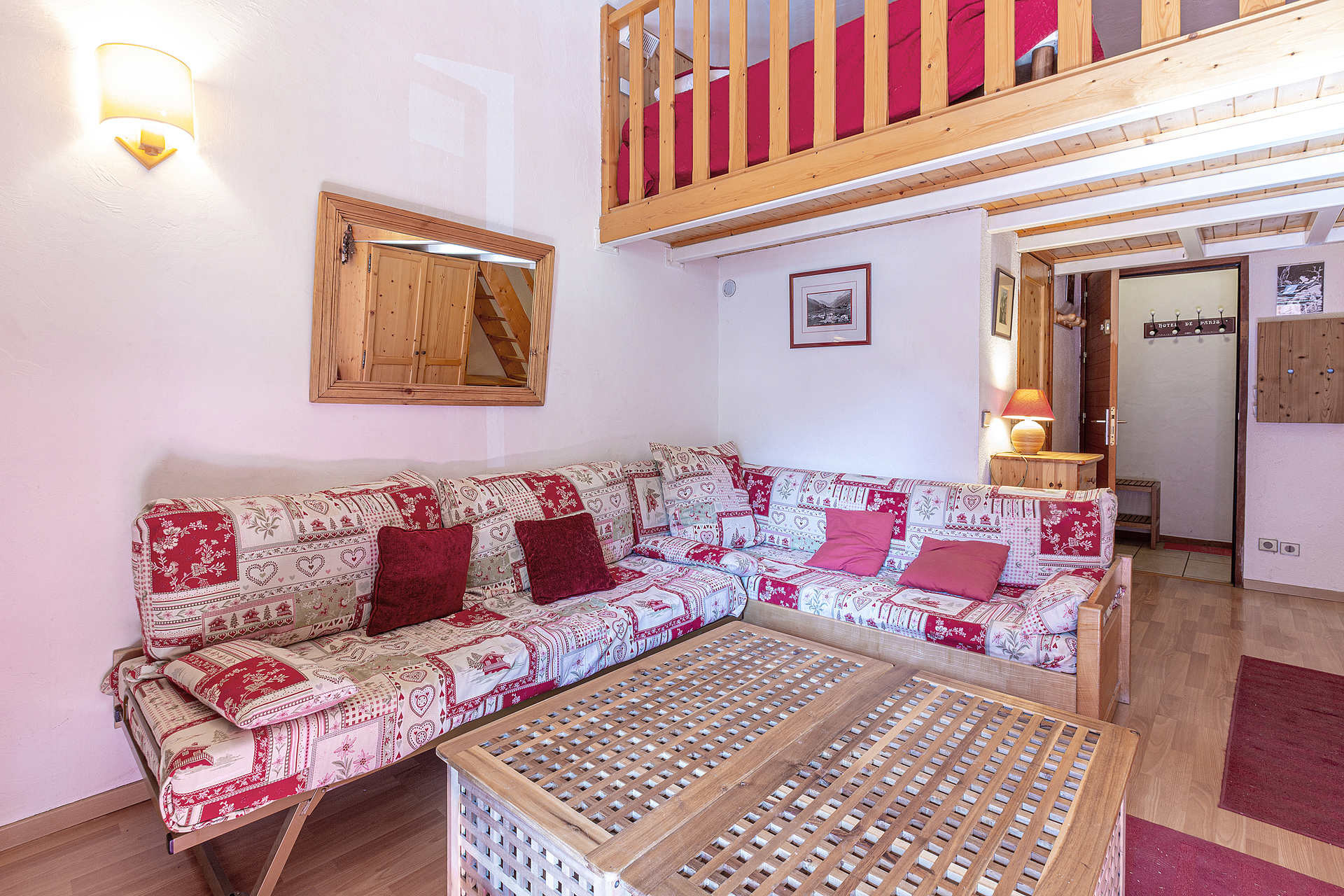 _lv_images__lot_0002060025_04_1456547