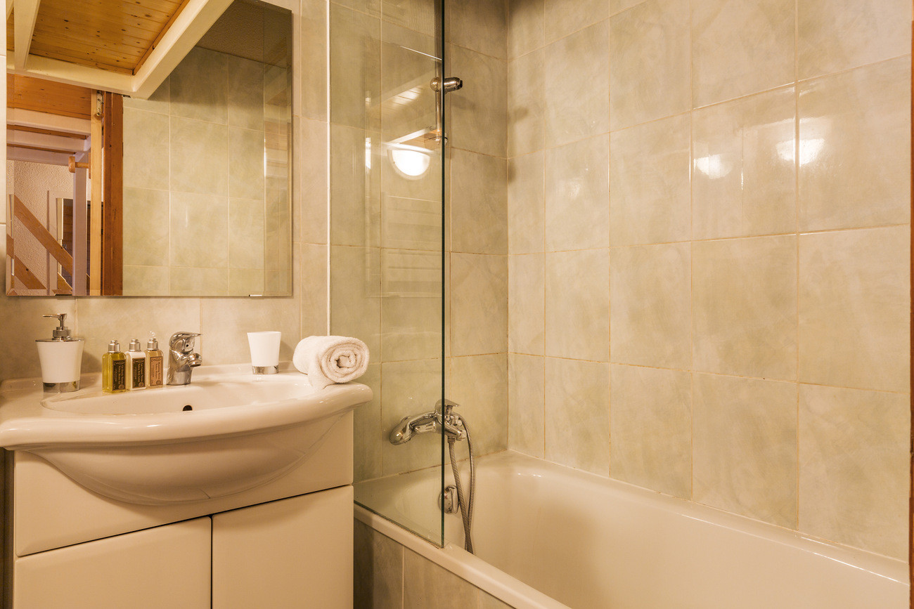 _lv_images__lot_0002060025_13_1456556