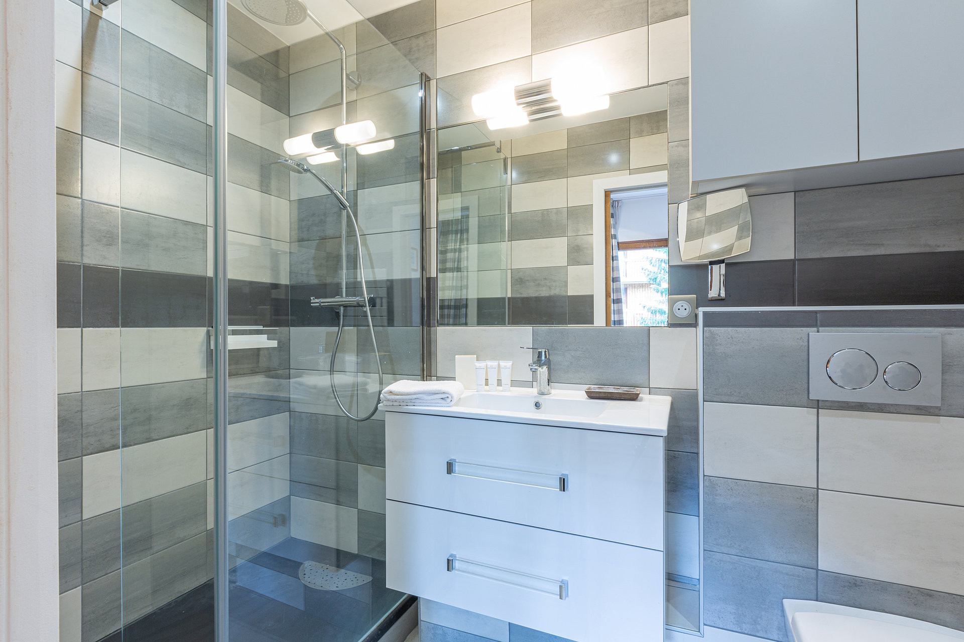 _lv_images__lot_0002080001_12_1456768