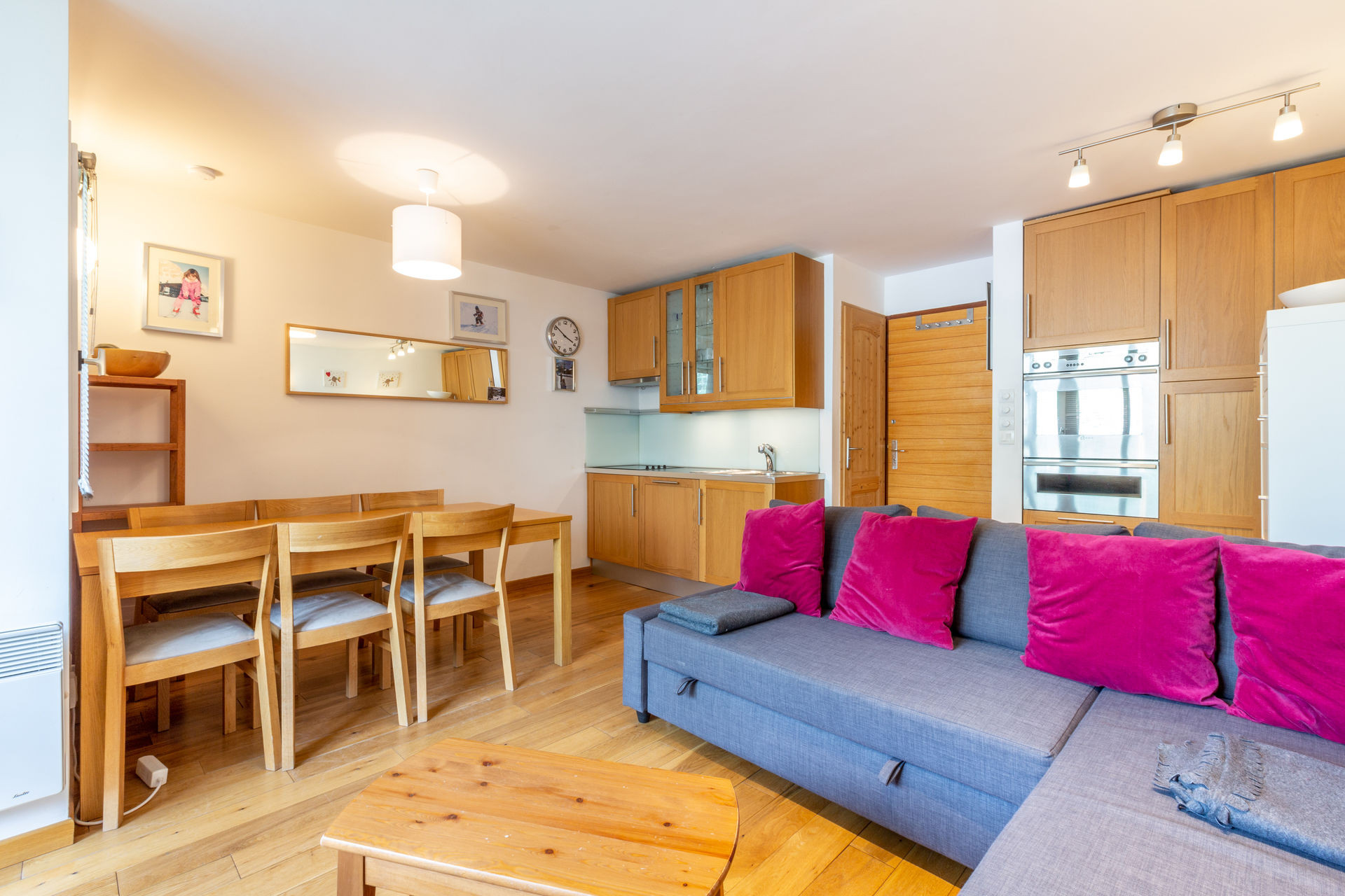 _lv_images__lot_0002340016_01_1458000