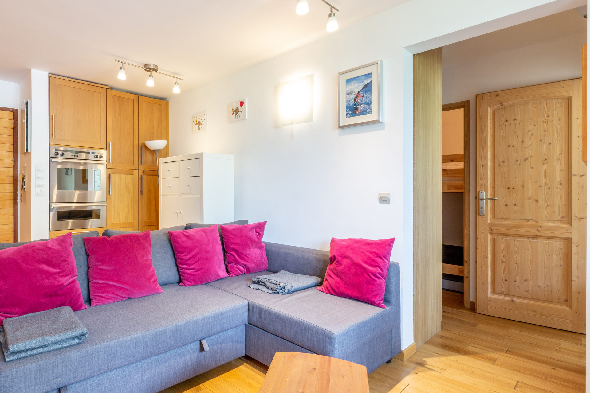 _lv_images__lot_0002340016_03_1458002