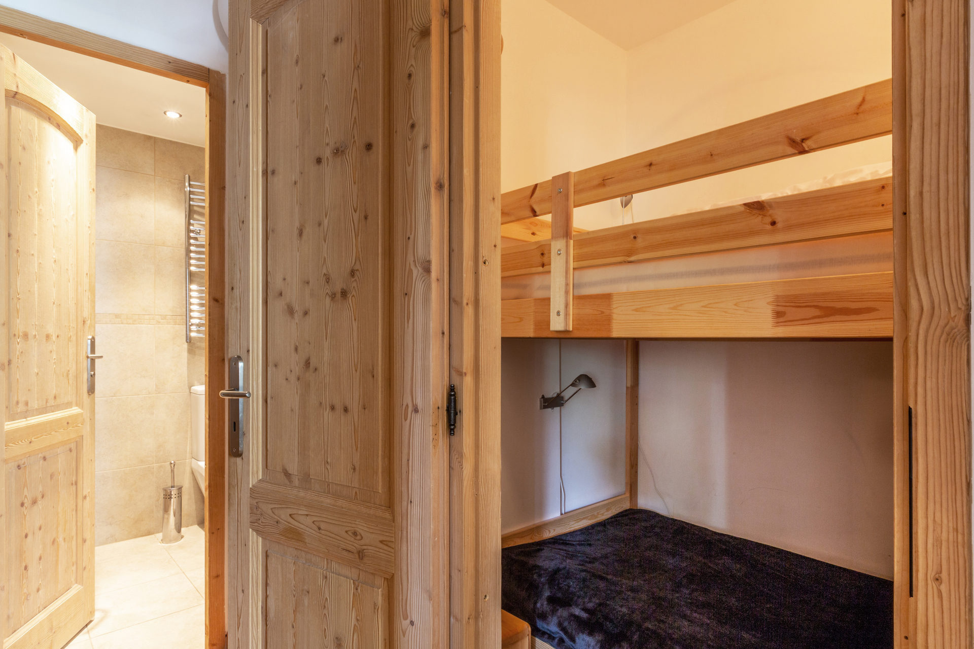 _lv_images__lot_0002340016_08_1458007