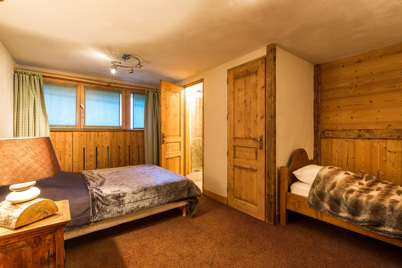 _lv_images__lot_0002340022_08_1457457