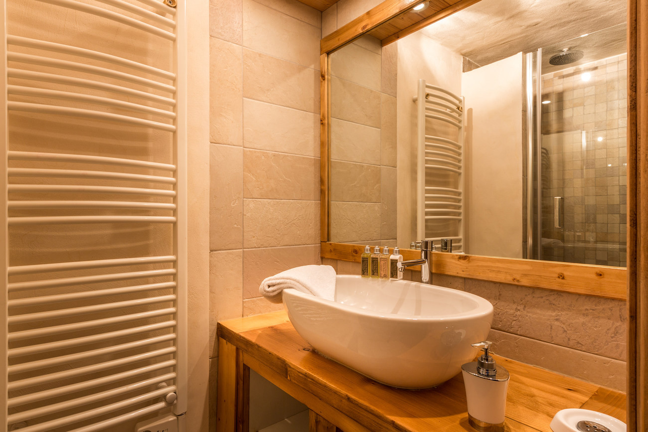 _lv_images__lot_0002340022_09_1457458