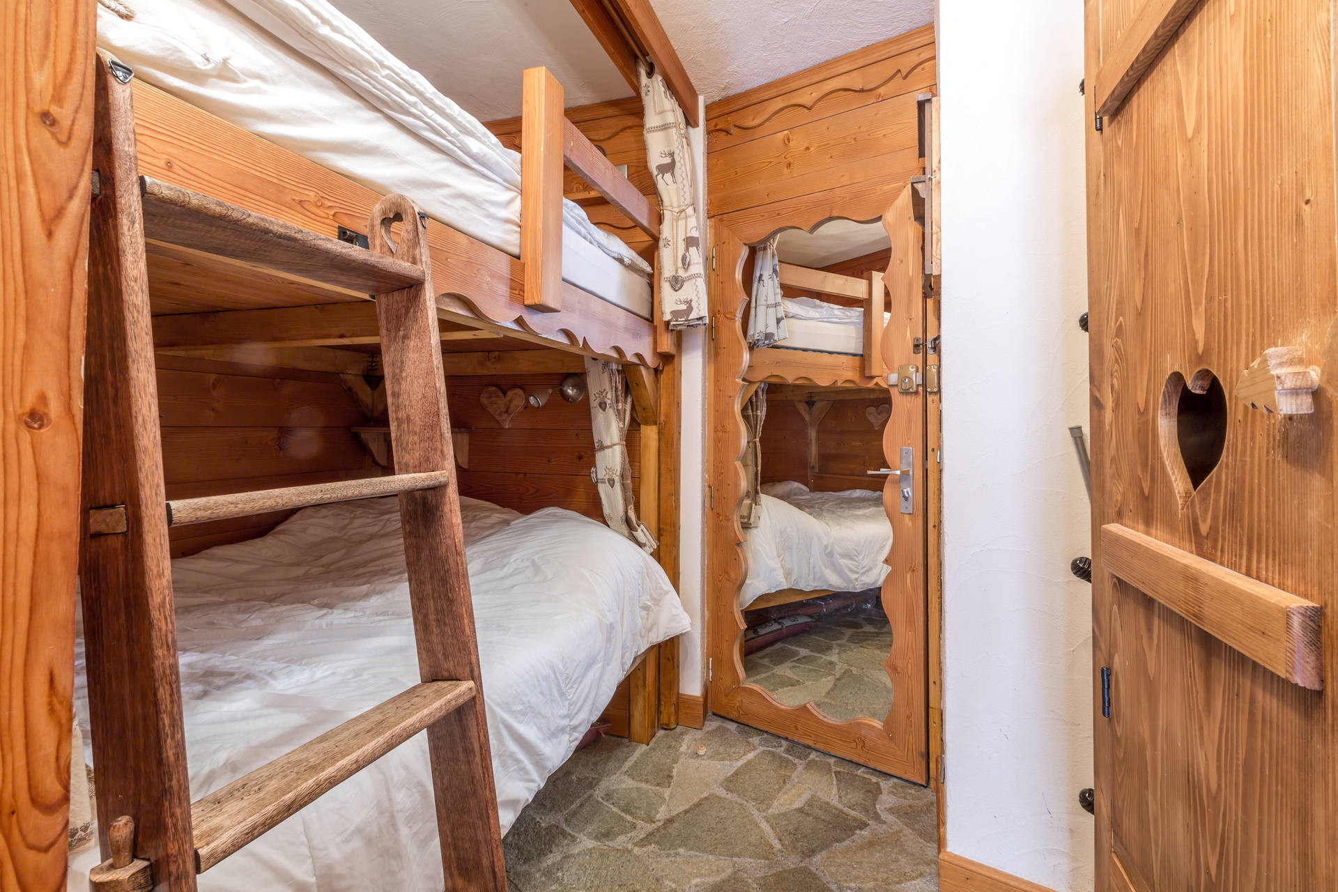 _lv_images__lot_0002340029_07_1456050