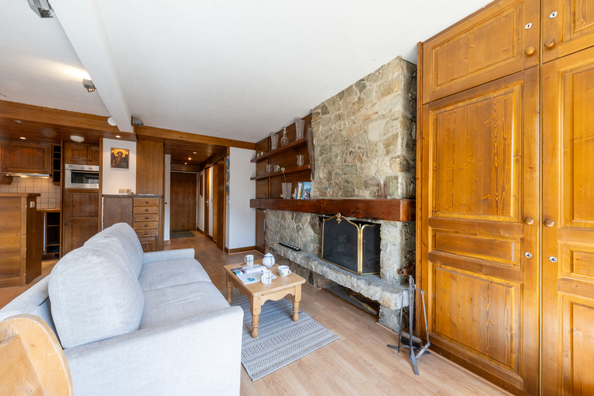 _lv_images__lot_0002340032_06_1455723