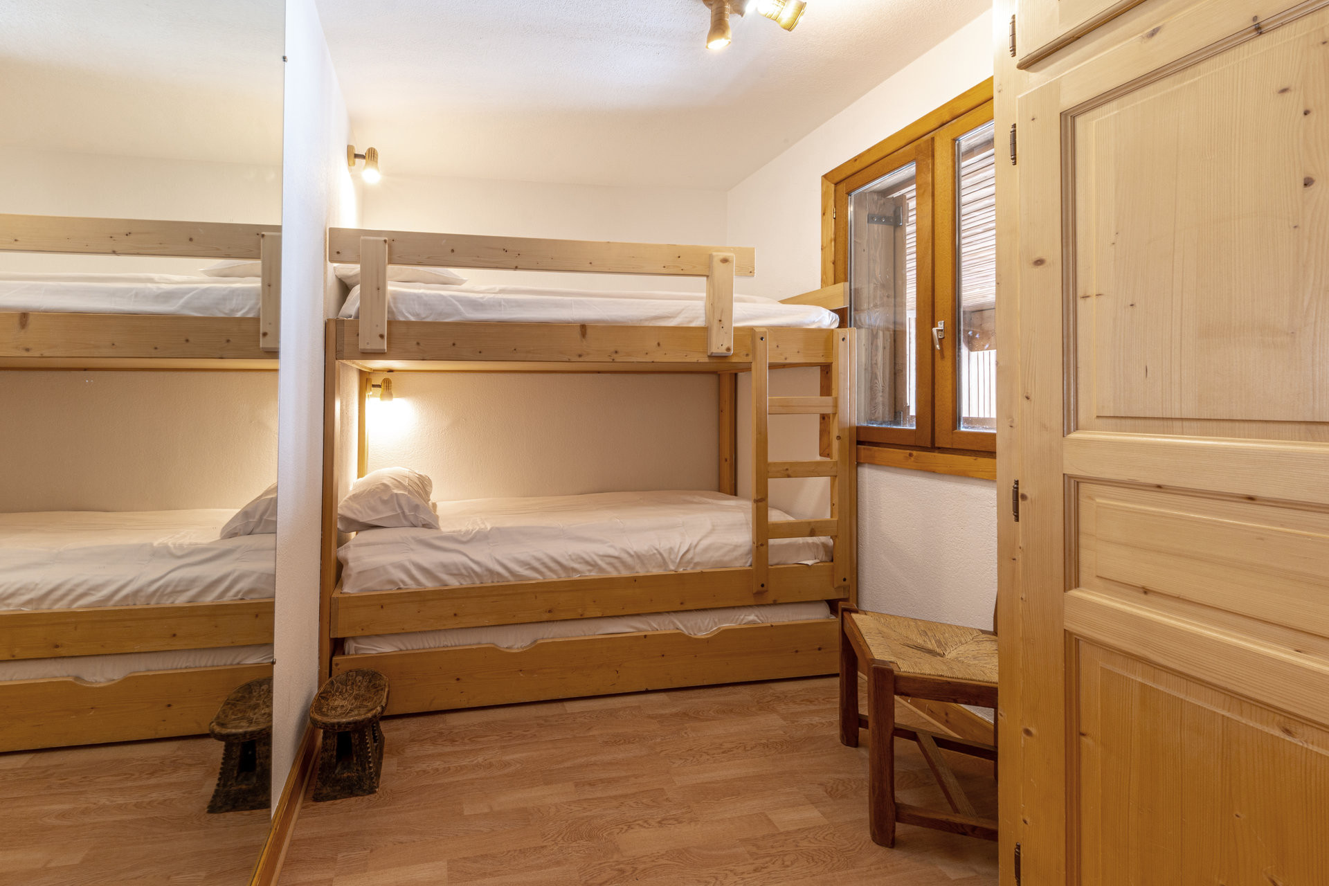 _lv_images__lot_0002340032_10_1455727