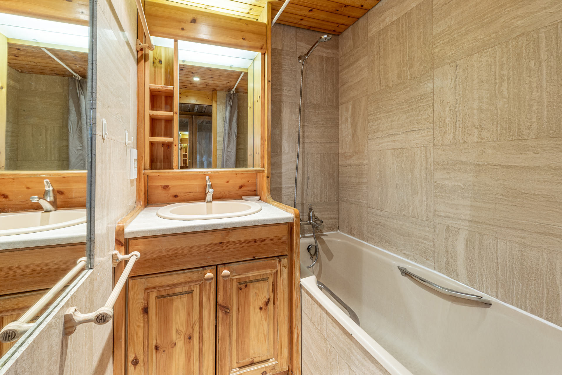 _lv_images__lot_0002340032_13_1455730