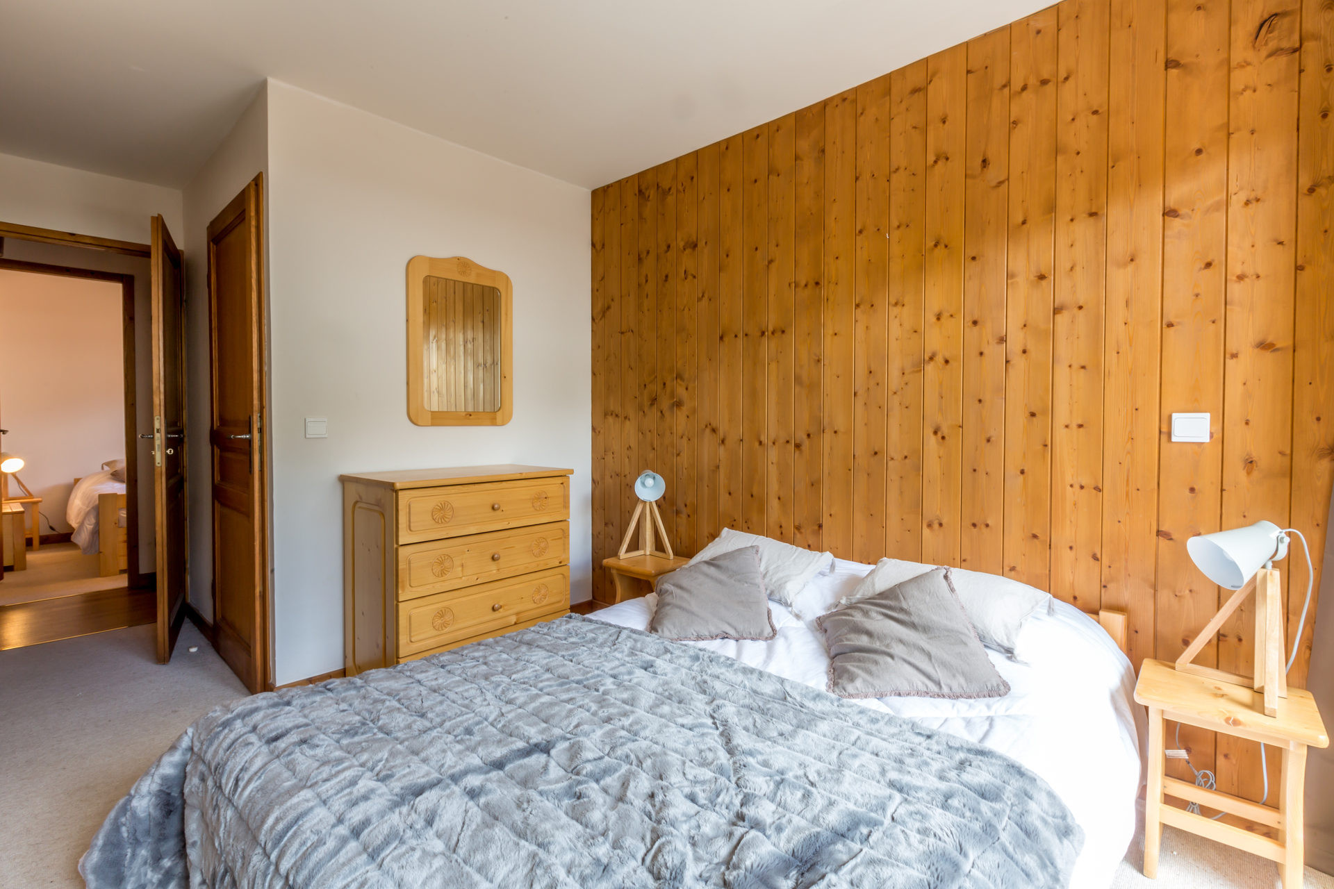 _lv_images__lot_0002340037_09_1456859