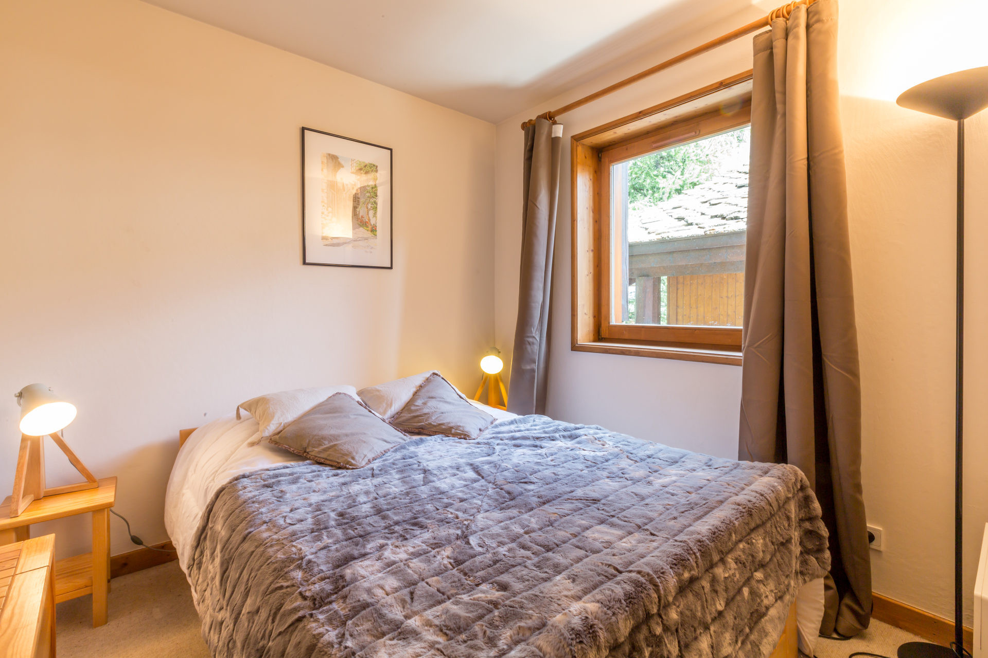 _lv_images__lot_0002340037_10_1456860