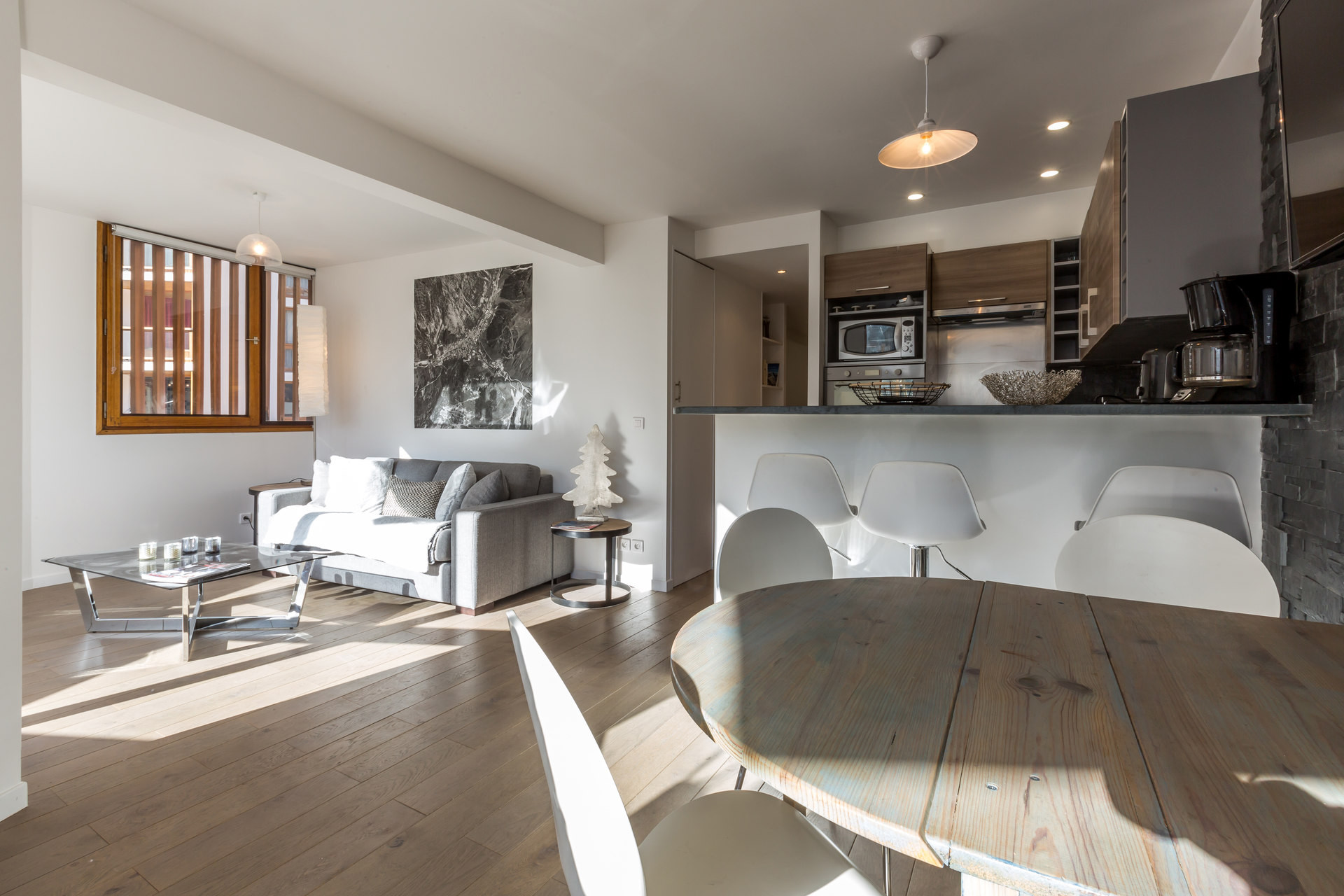 _lv_images__lot_0002340055_02_1458017