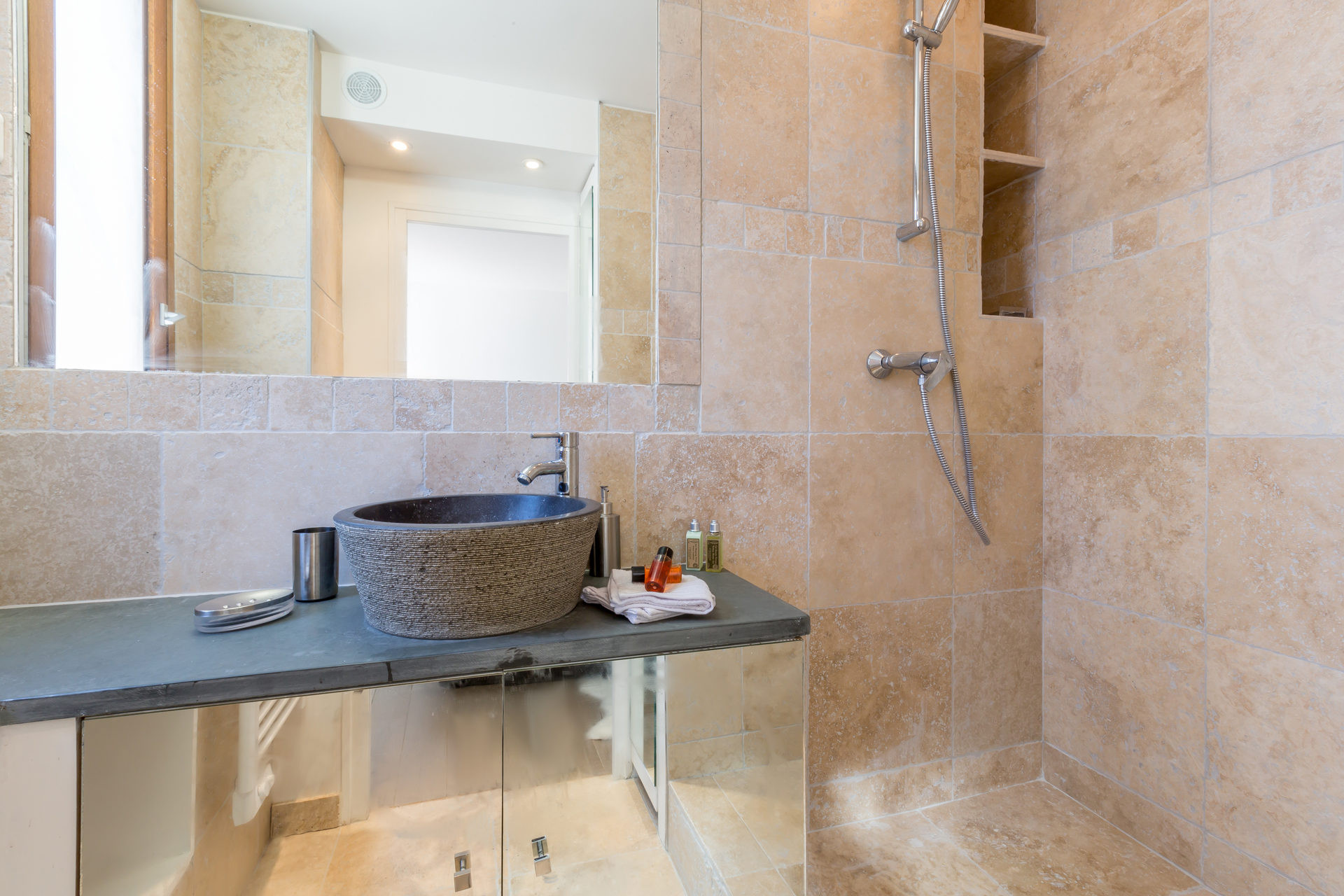 _lv_images__lot_0002340055_11_1458026