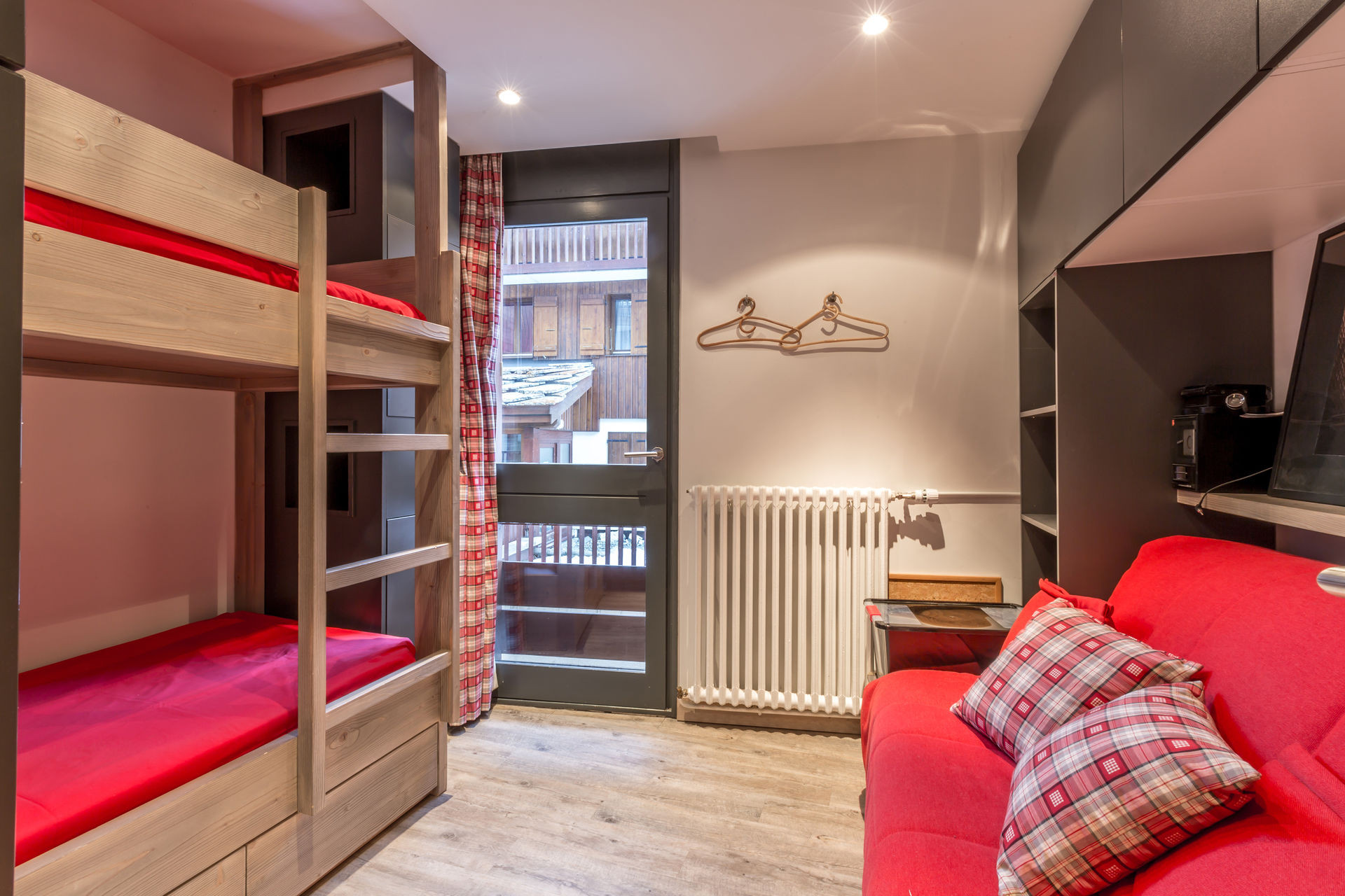 _lv_images__lot_0002340092_06_1457819