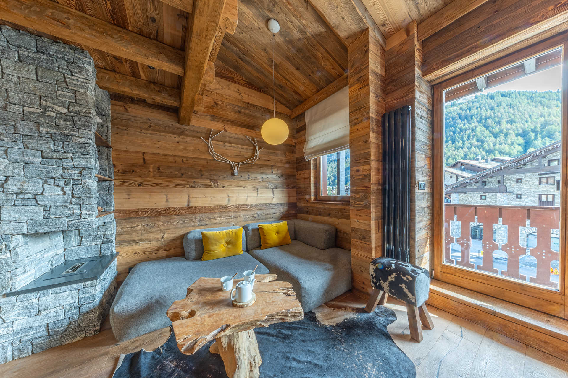 _lv_images__lot_0002340103_03_1455569