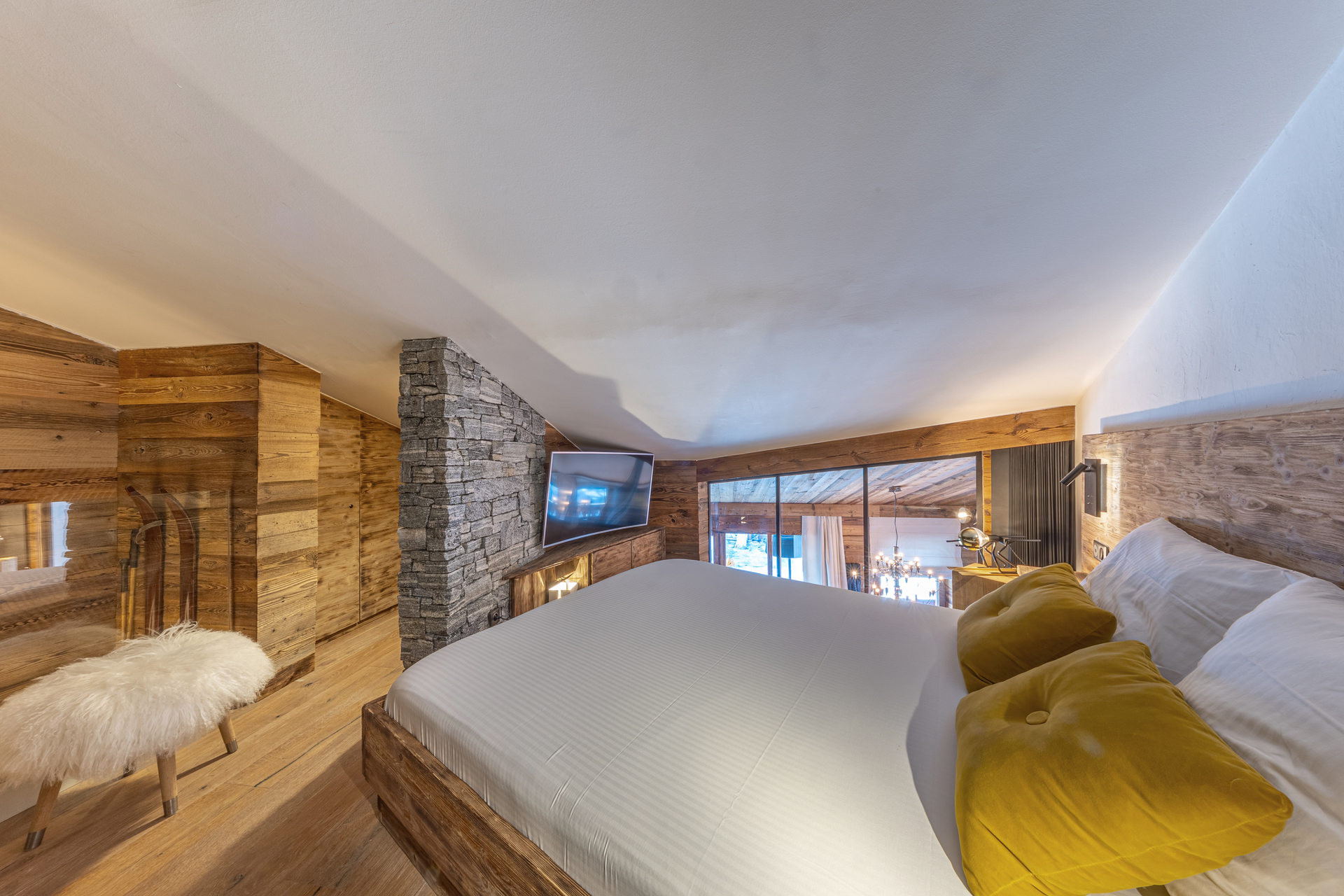 _lv_images__lot_0002340103_13_1455579