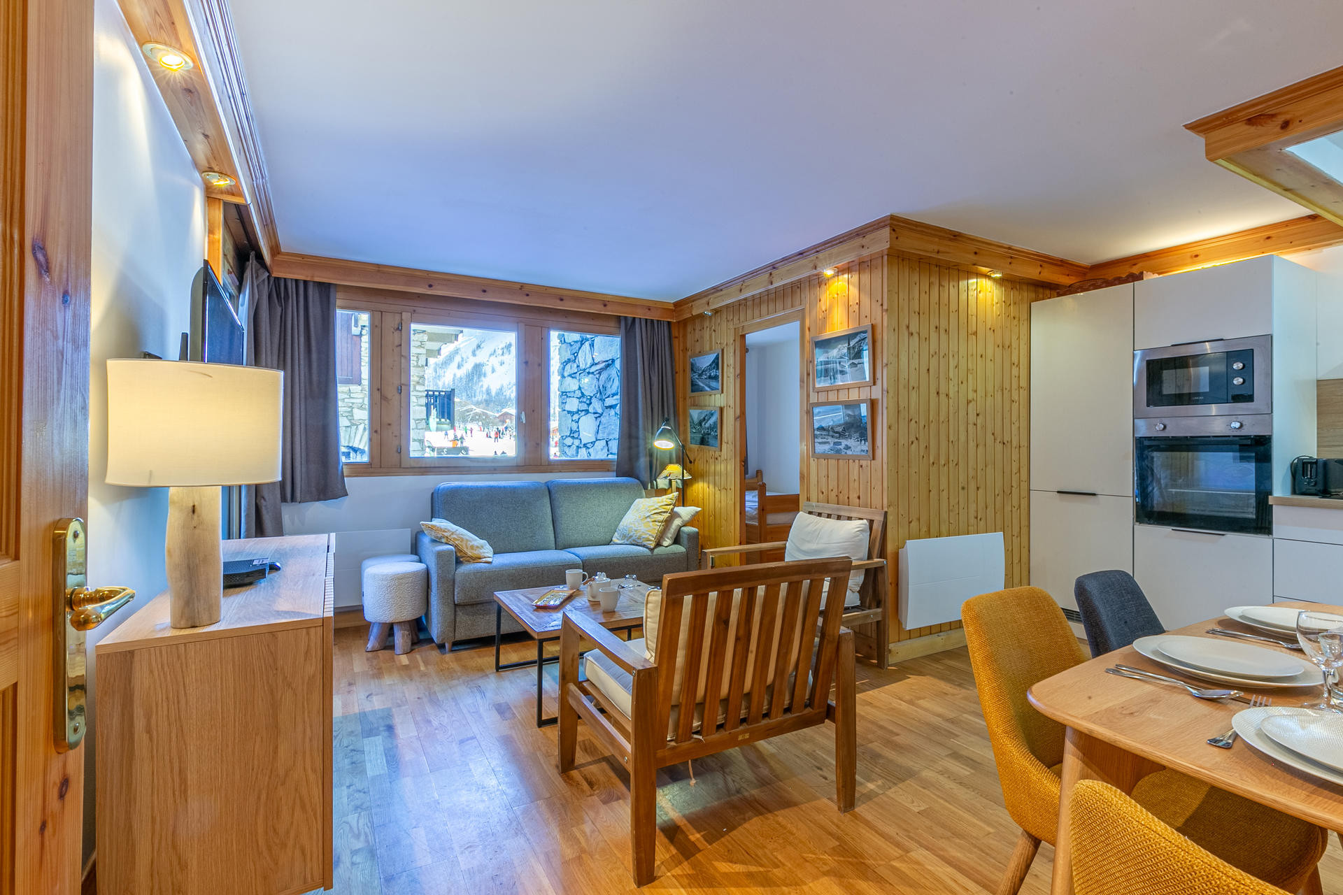 _lv_images__lot_0002340105_02_1456975