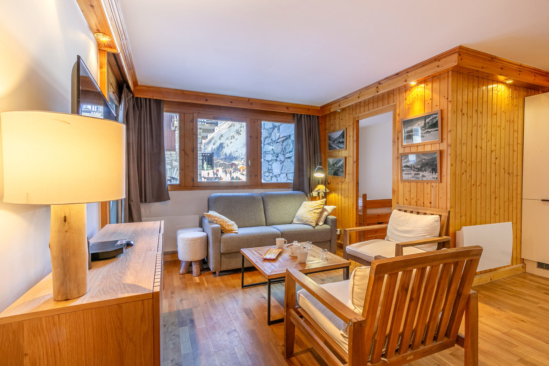 _lv_images__lot_0002340105_03_1456976