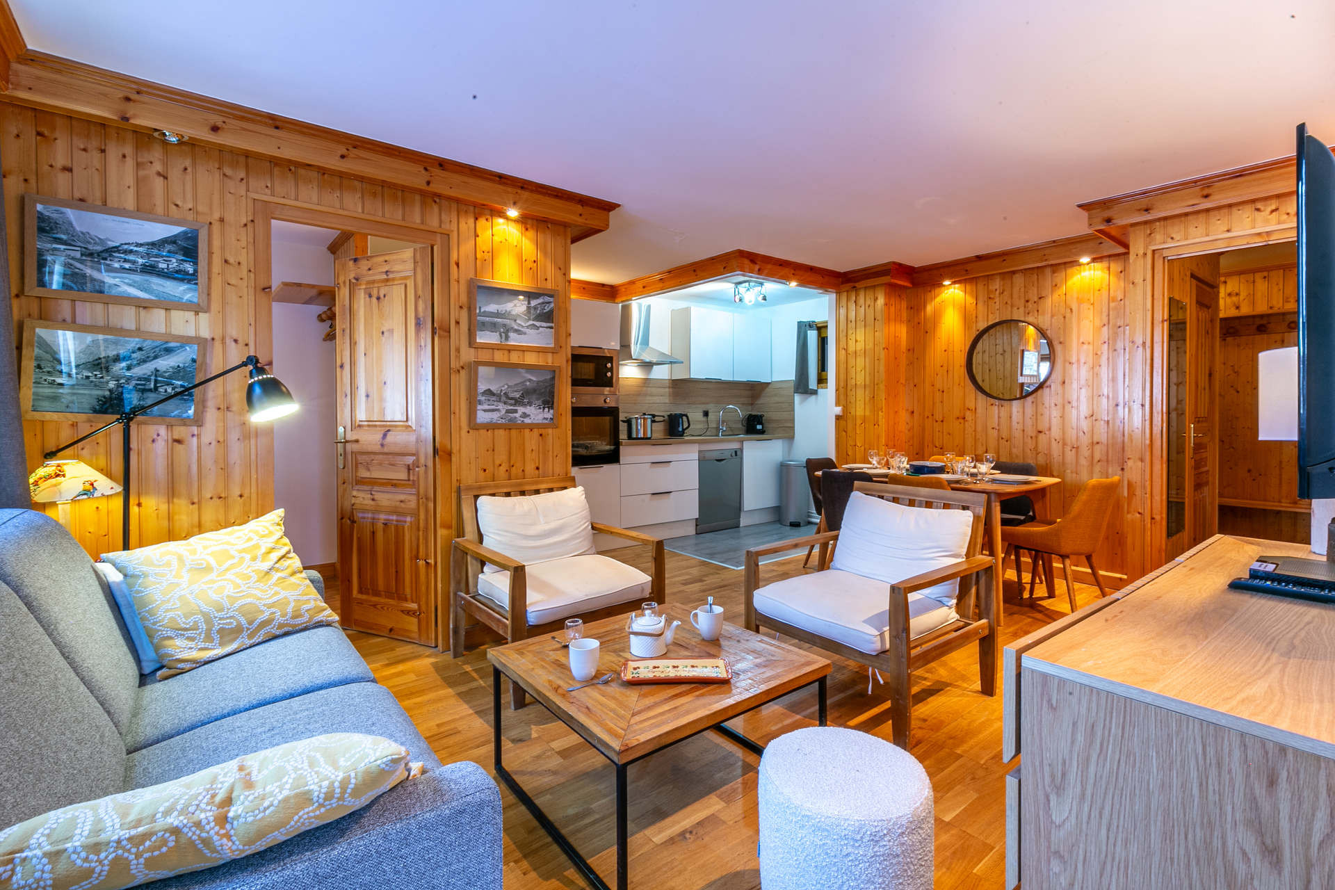 _lv_images__lot_0002340105_06_1456979