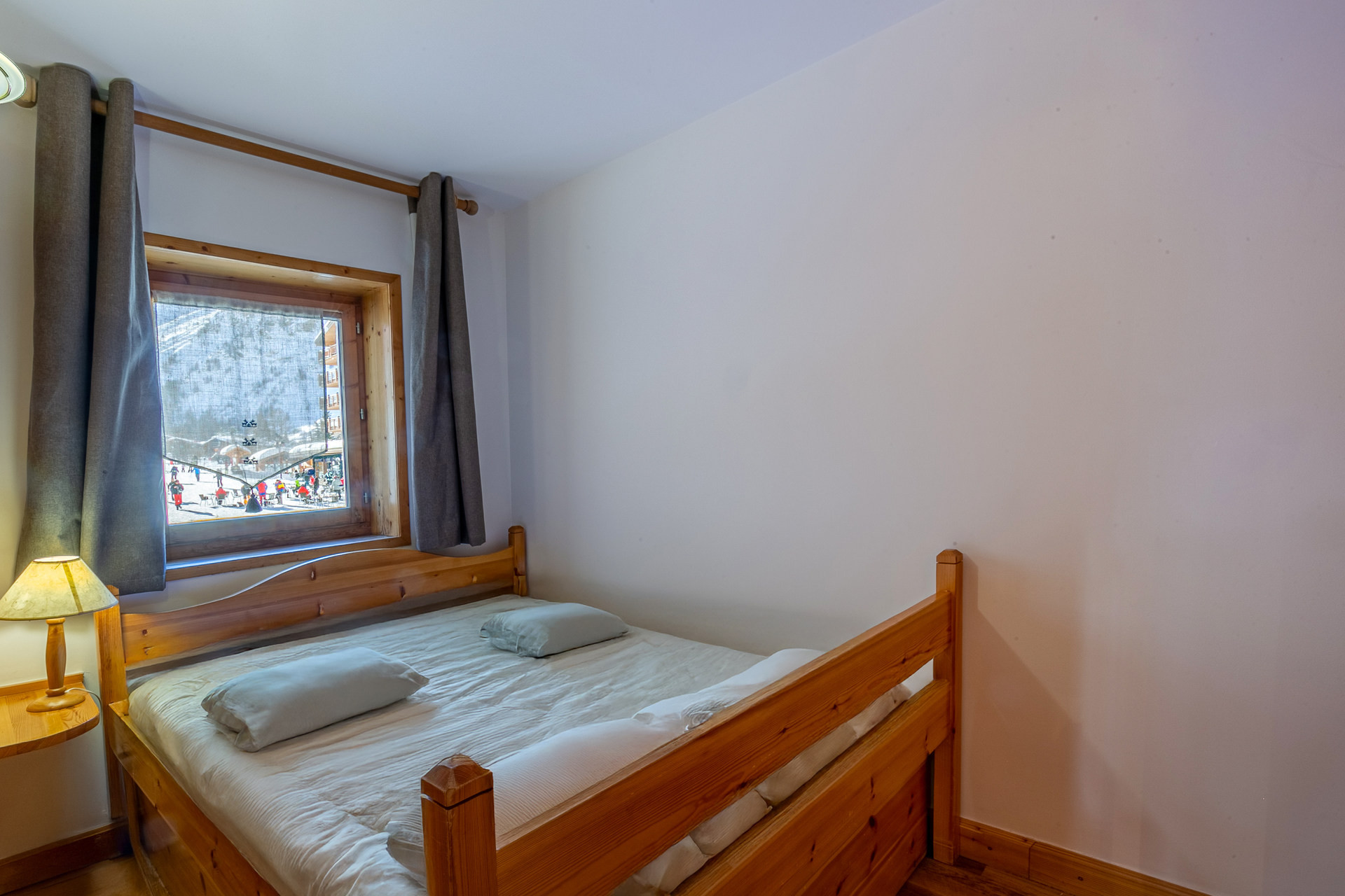 _lv_images__lot_0002340105_08_1456981