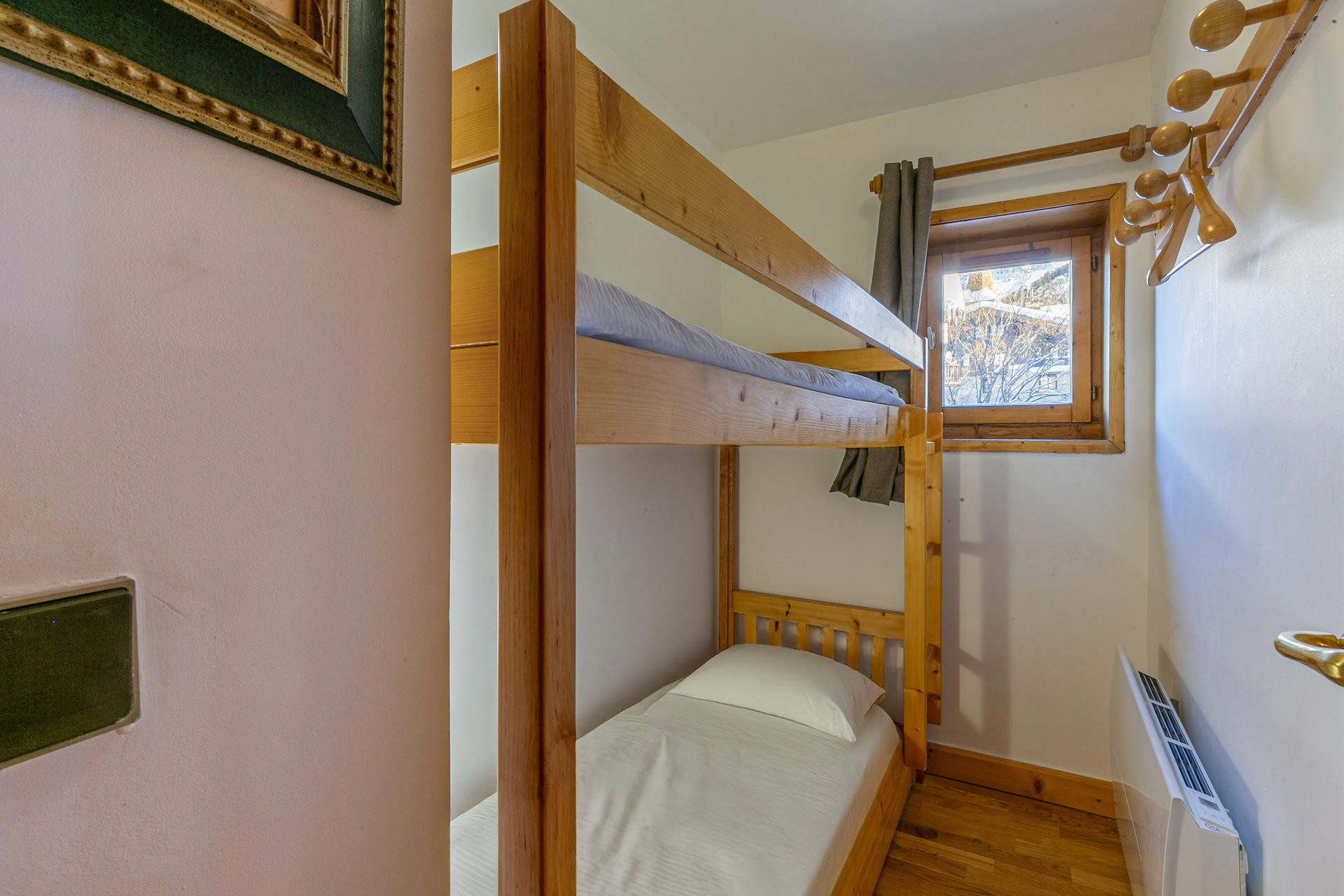 _lv_images__lot_0002340105_10_1456983