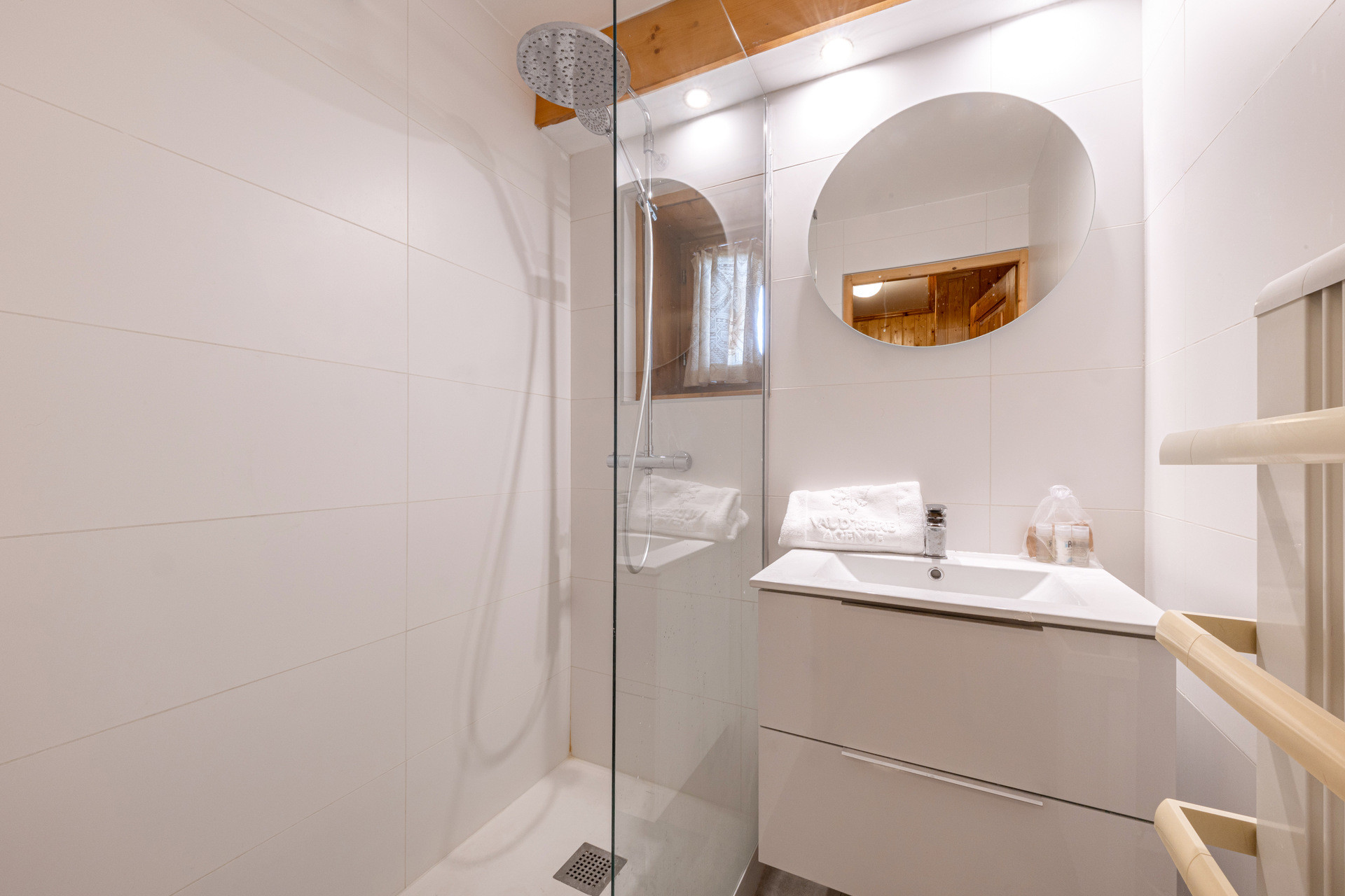 _lv_images__lot_0002340105_11_1456984