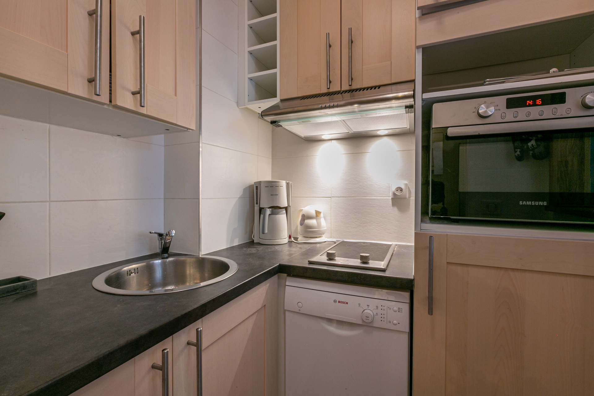 _lv_images__lot_0002340111_05_1458277