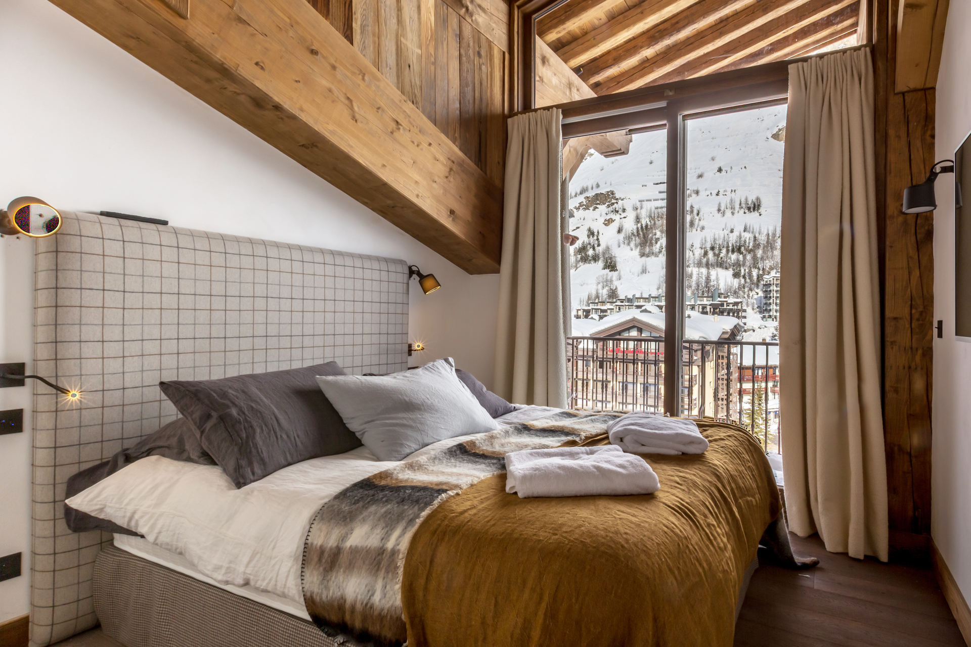 _lv_images__lot_0002340127_07_1456381