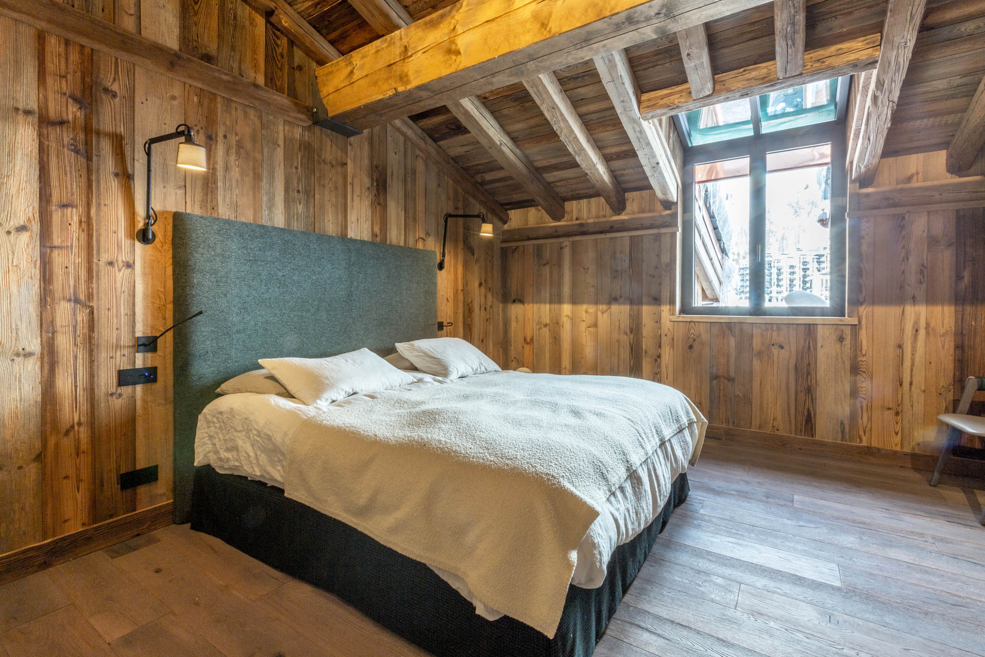 _lv_images__lot_0002340127_09_1456383