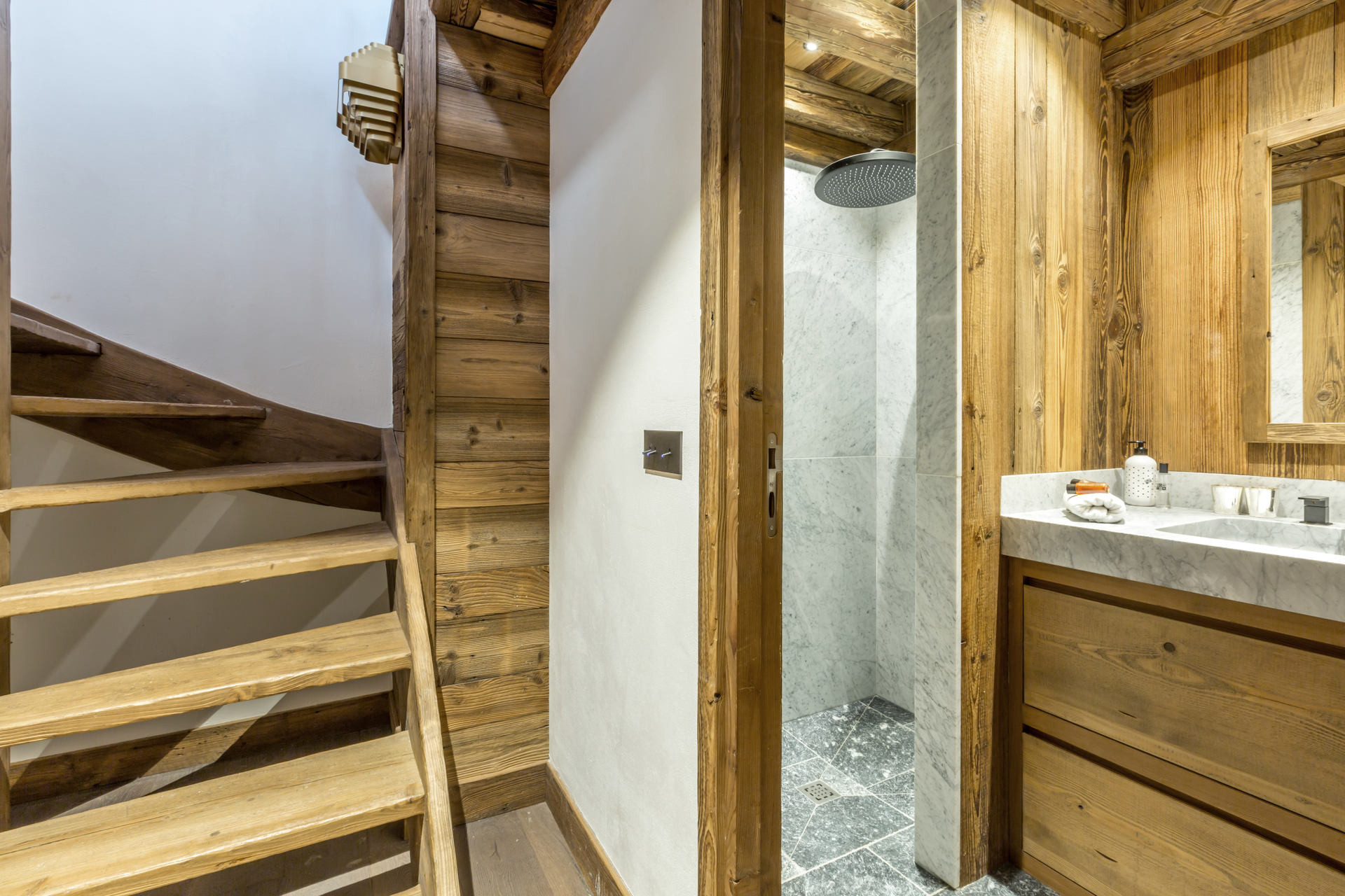 _lv_images__lot_0002340127_11_1456385