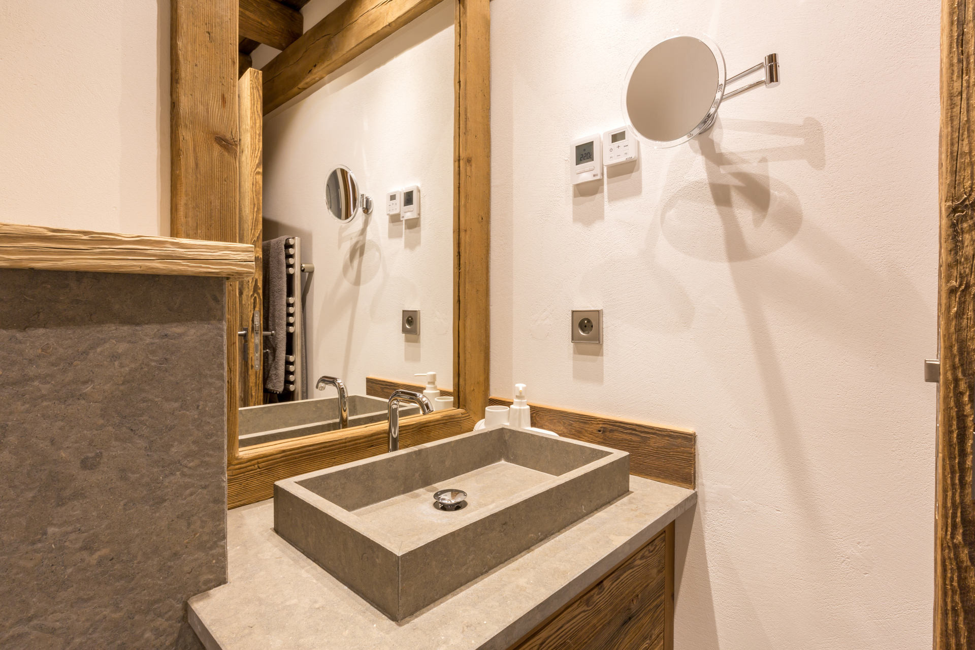 _lv_images__lot_0002340128_11_1454764