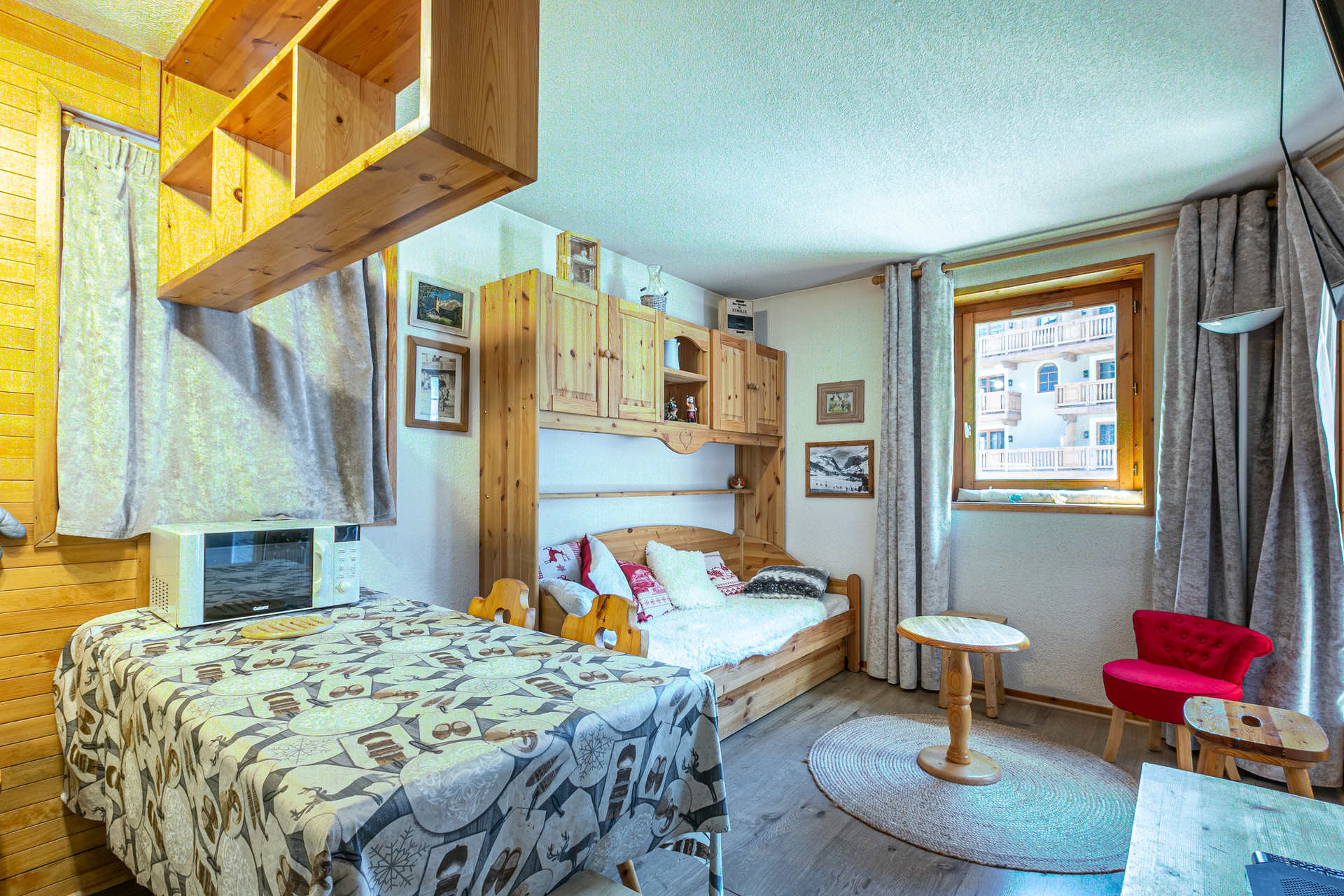 _lv_images__lot_0002340129_01_1458709