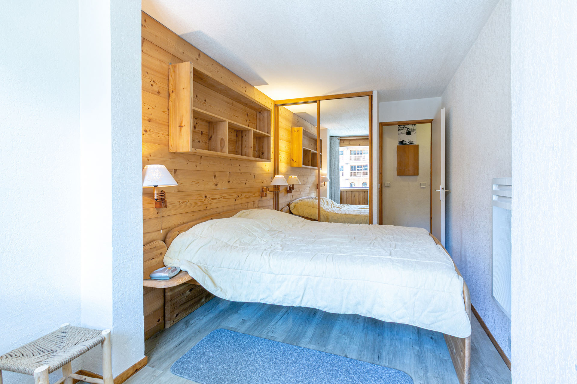 _lv_images__lot_0002340129_06_1458714