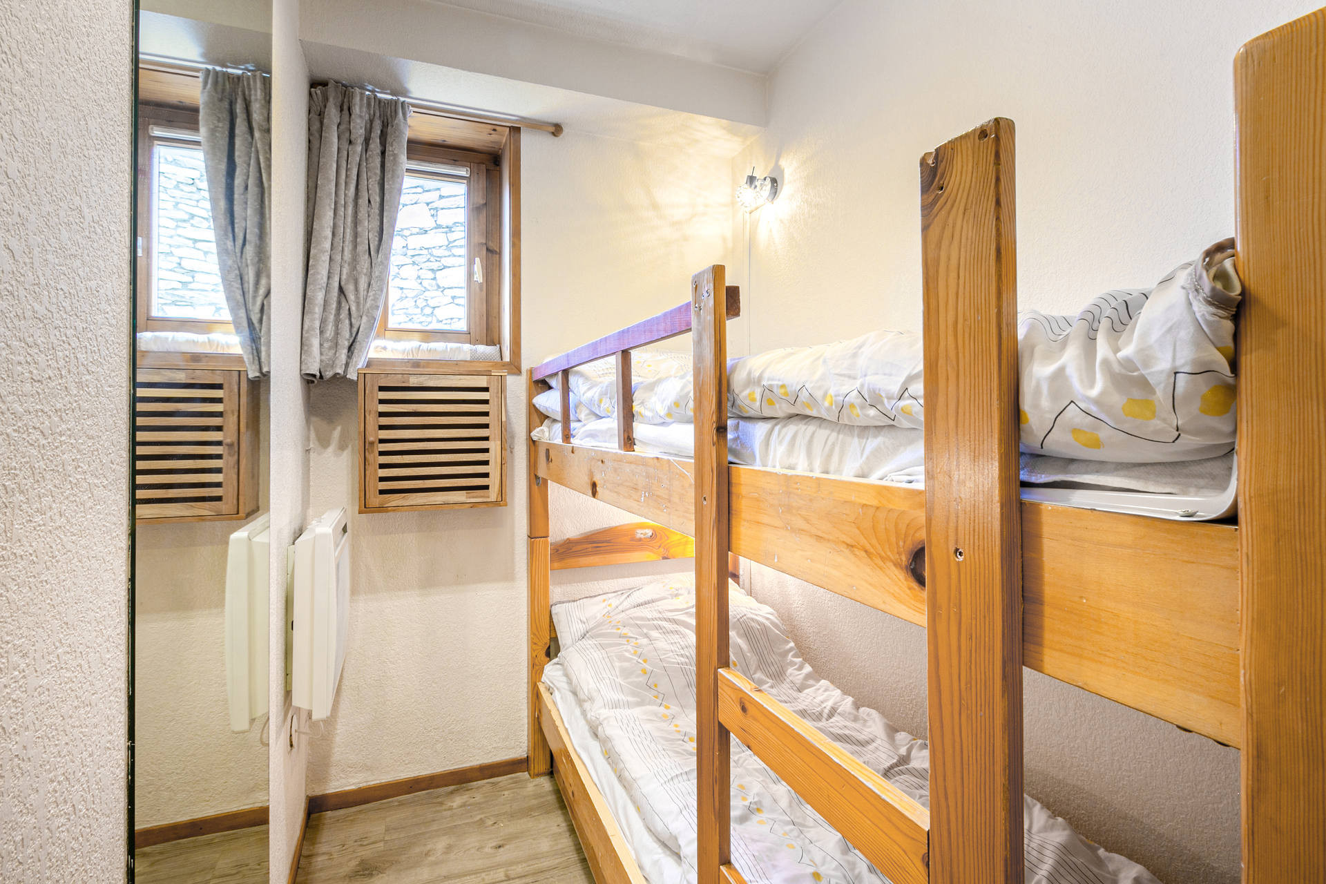 _lv_images__lot_0002340129_08_1458716