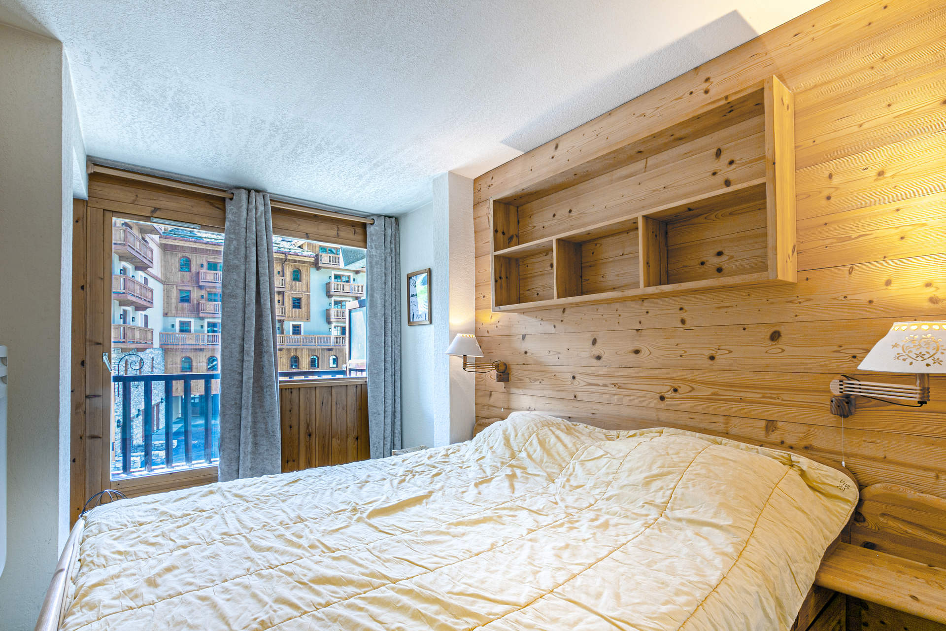 _lv_images__lot_0002340129_13_1458721