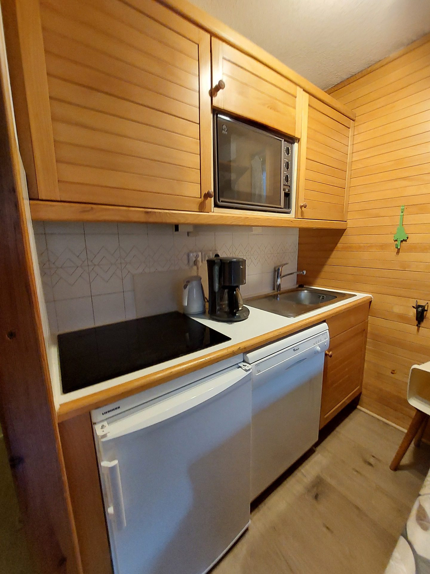 _lv_images__lot_0002340129_15_1458723