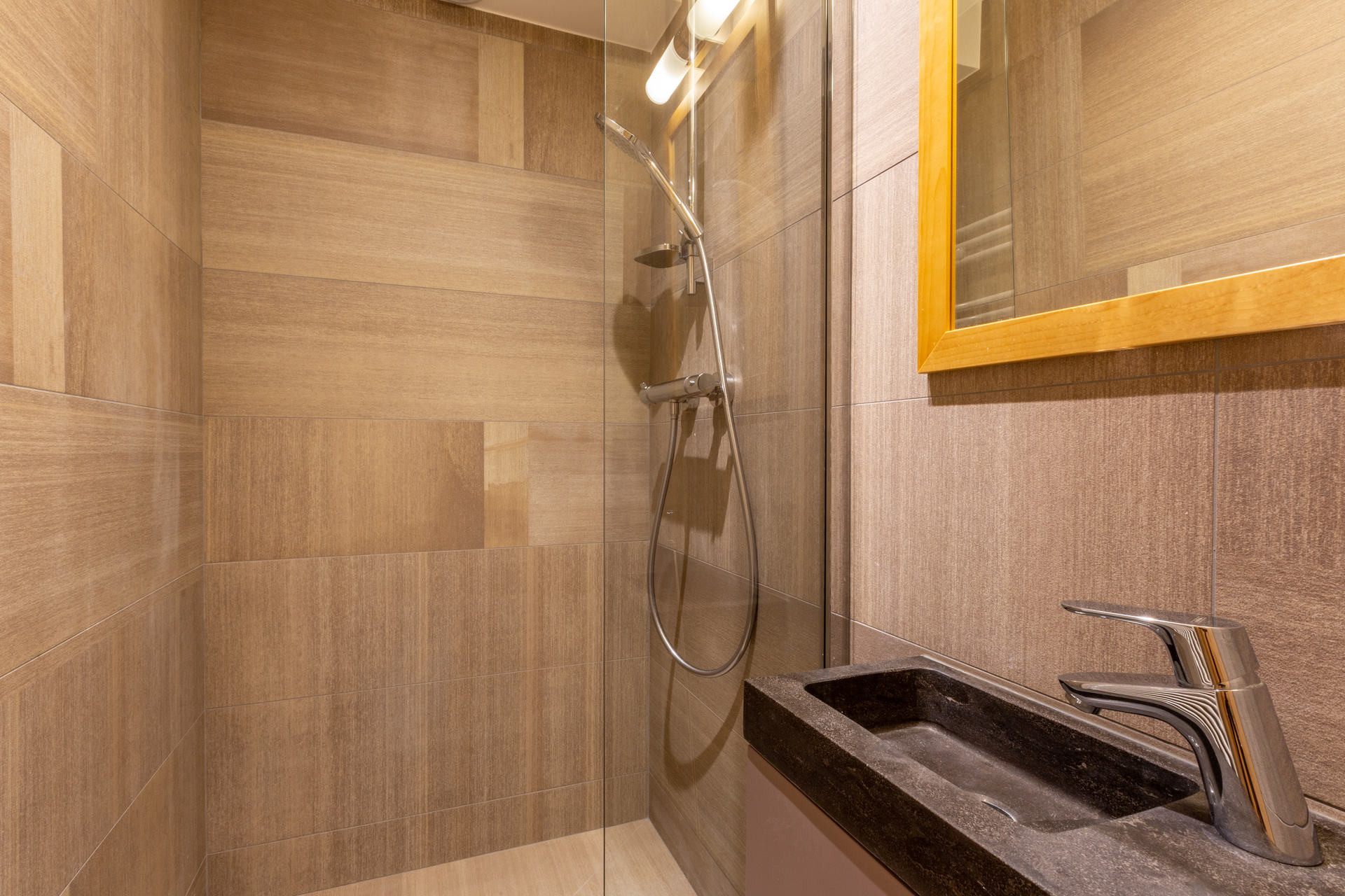 _lv_images__lot_0002340135_13_1455181