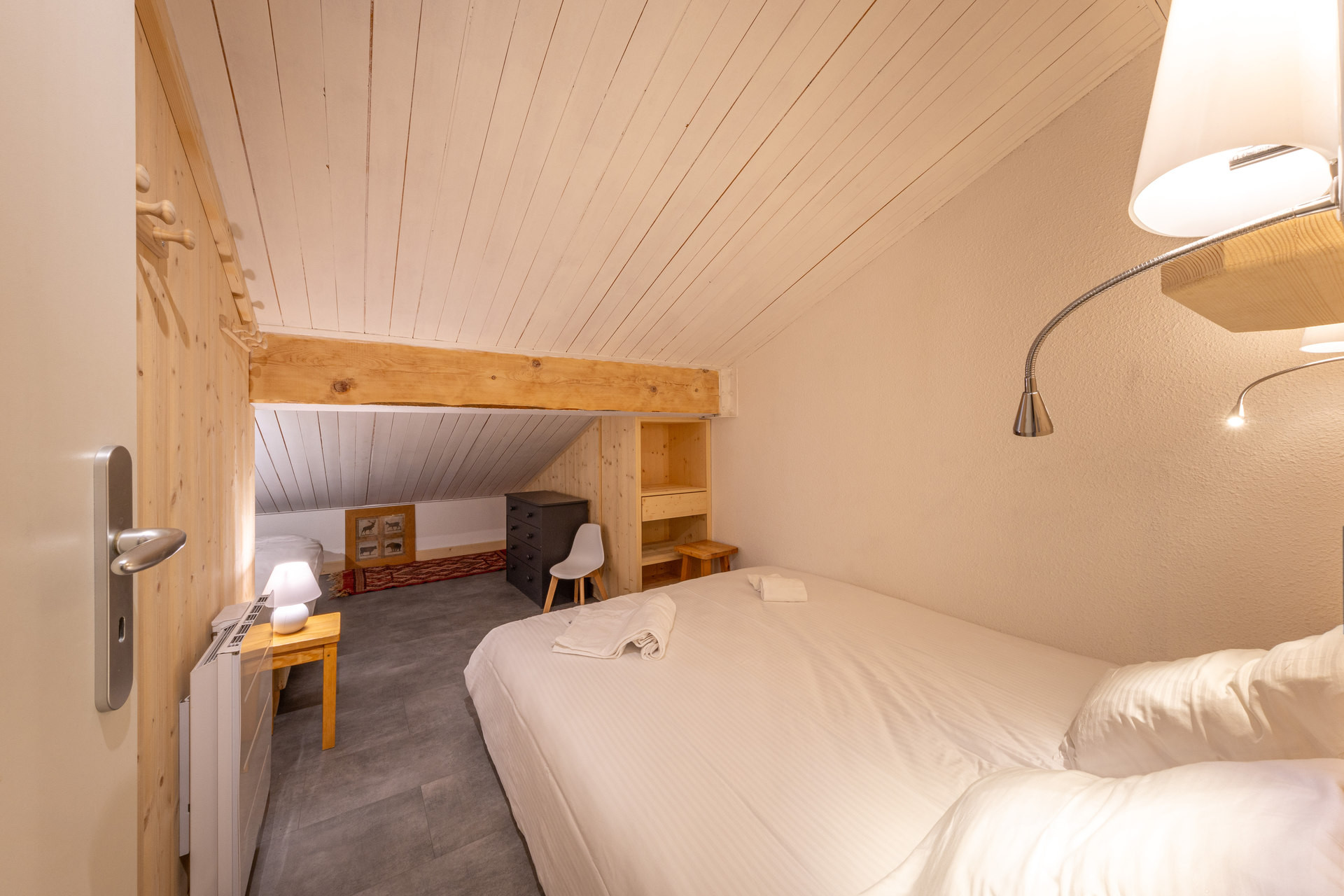 _lv_images__lot_0002340138_08_1457517