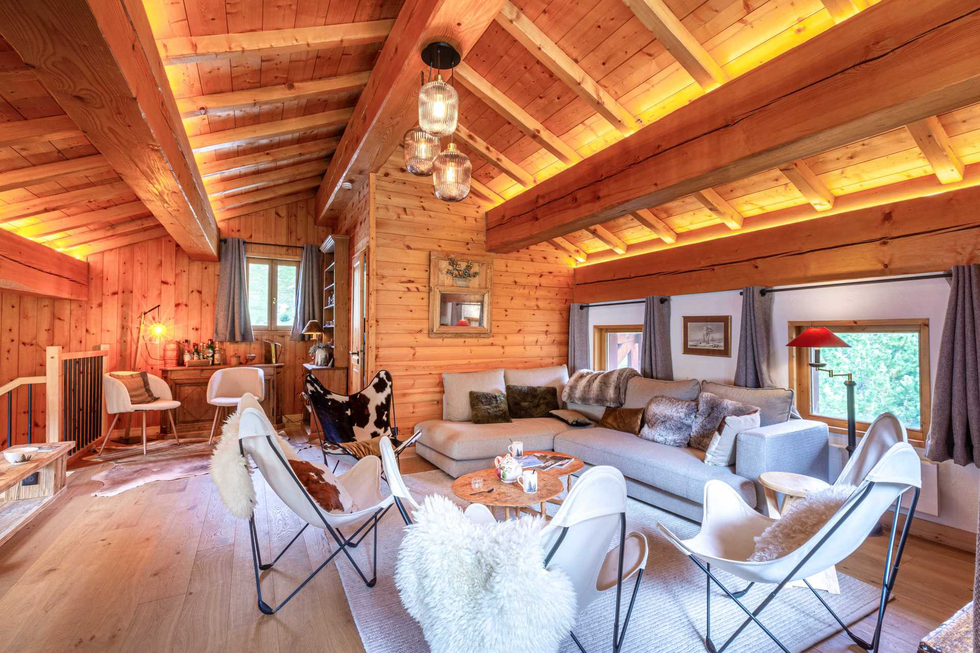 _lv_images__lot_0002340142_02_1454599