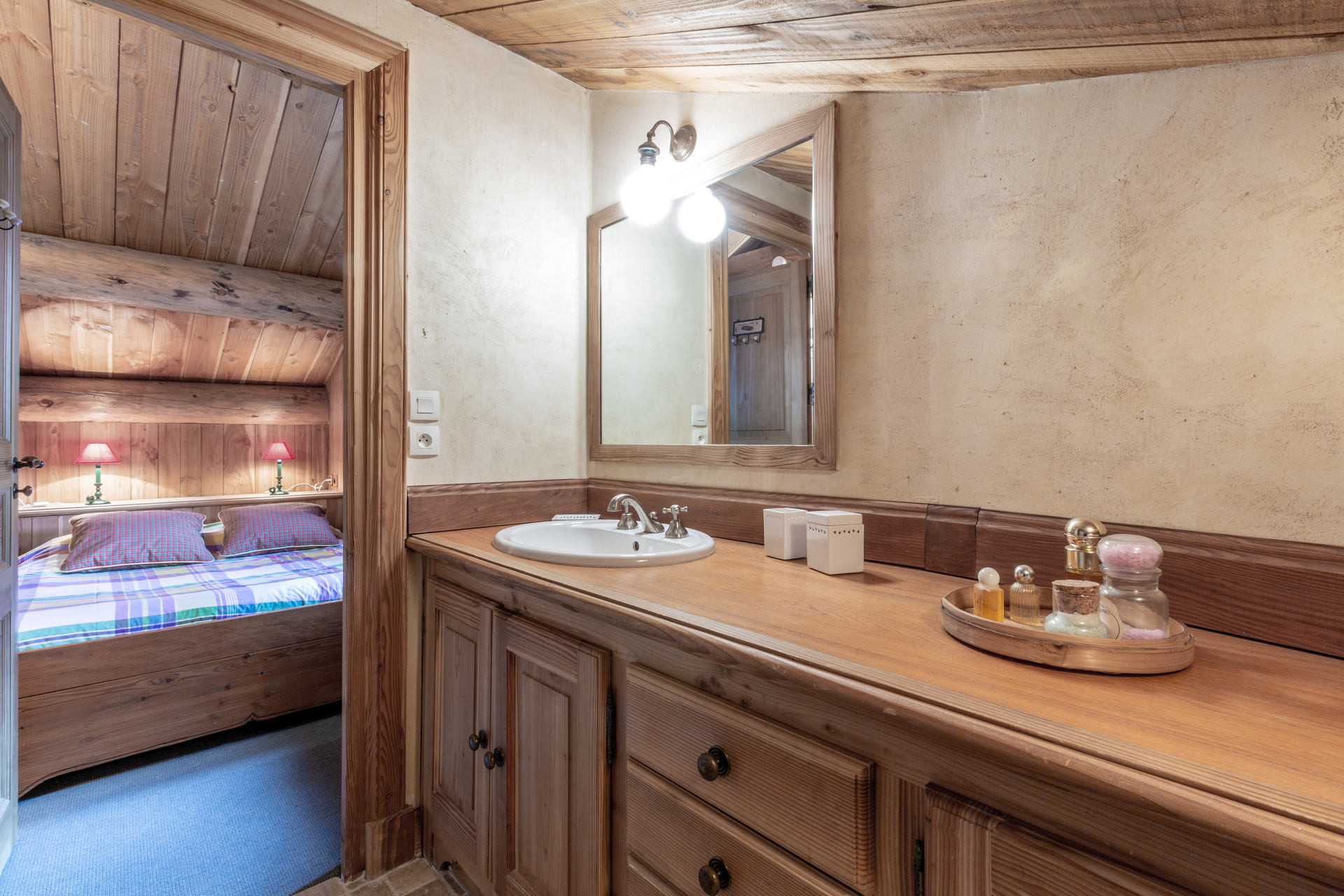 _lv_images__lot_0002340143_10_1454890