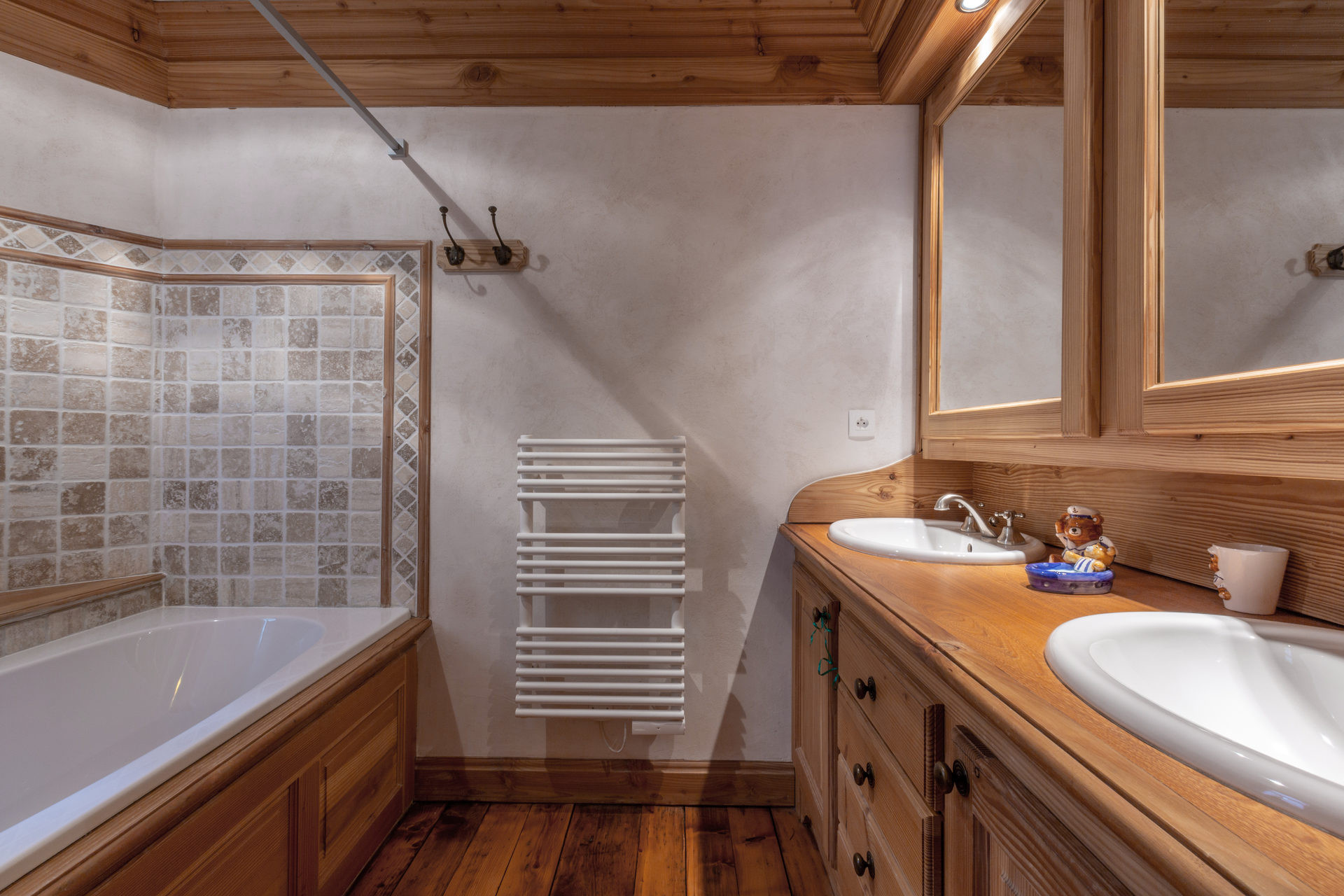 _lv_images__lot_0002340143_13_1454893