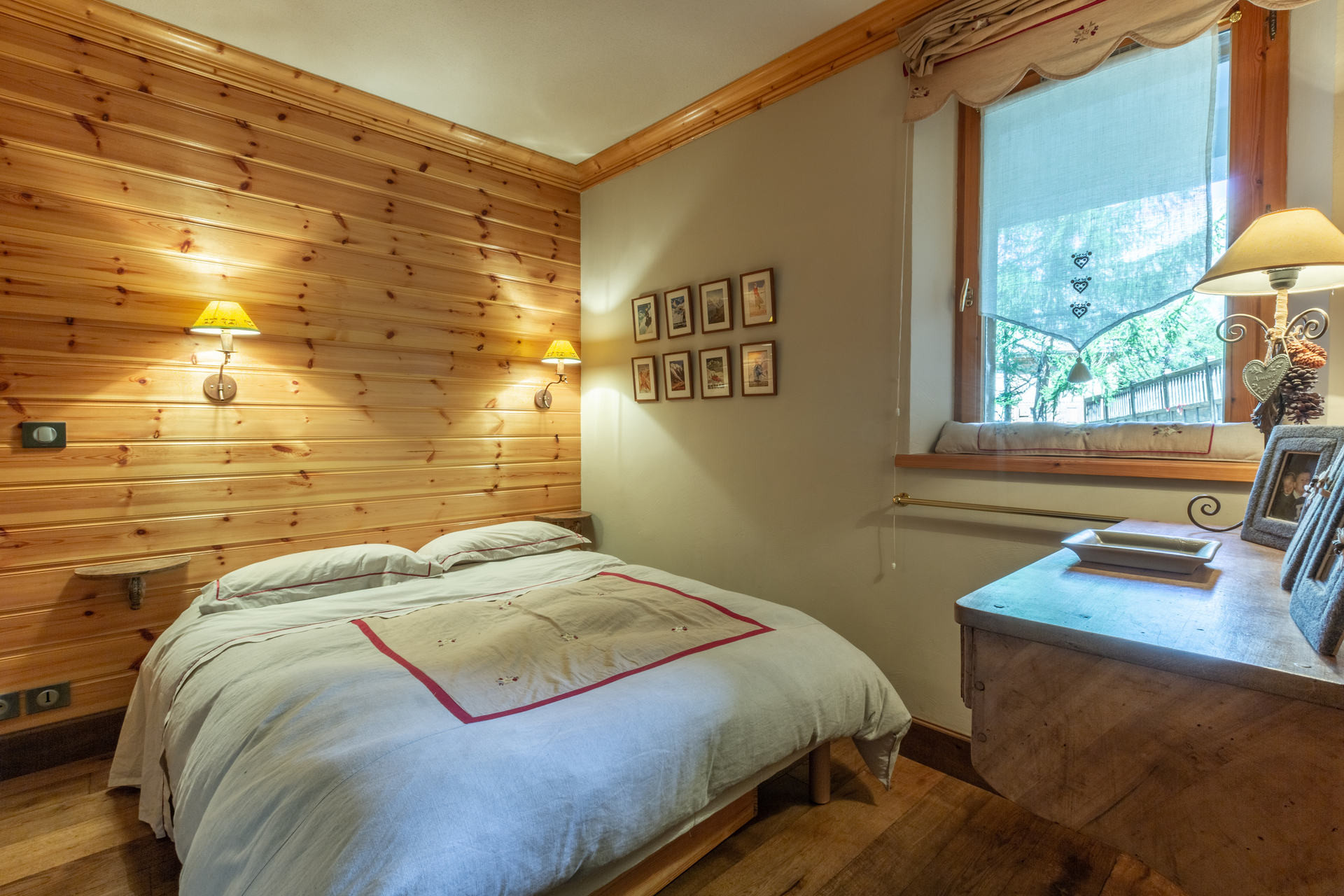 _lv_images__lot_0002340144_08_1454573