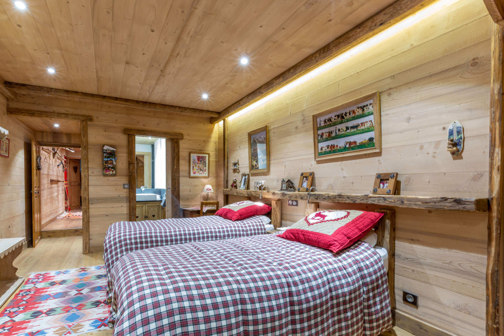 _lv_images__lot_0002340144_10_1454575