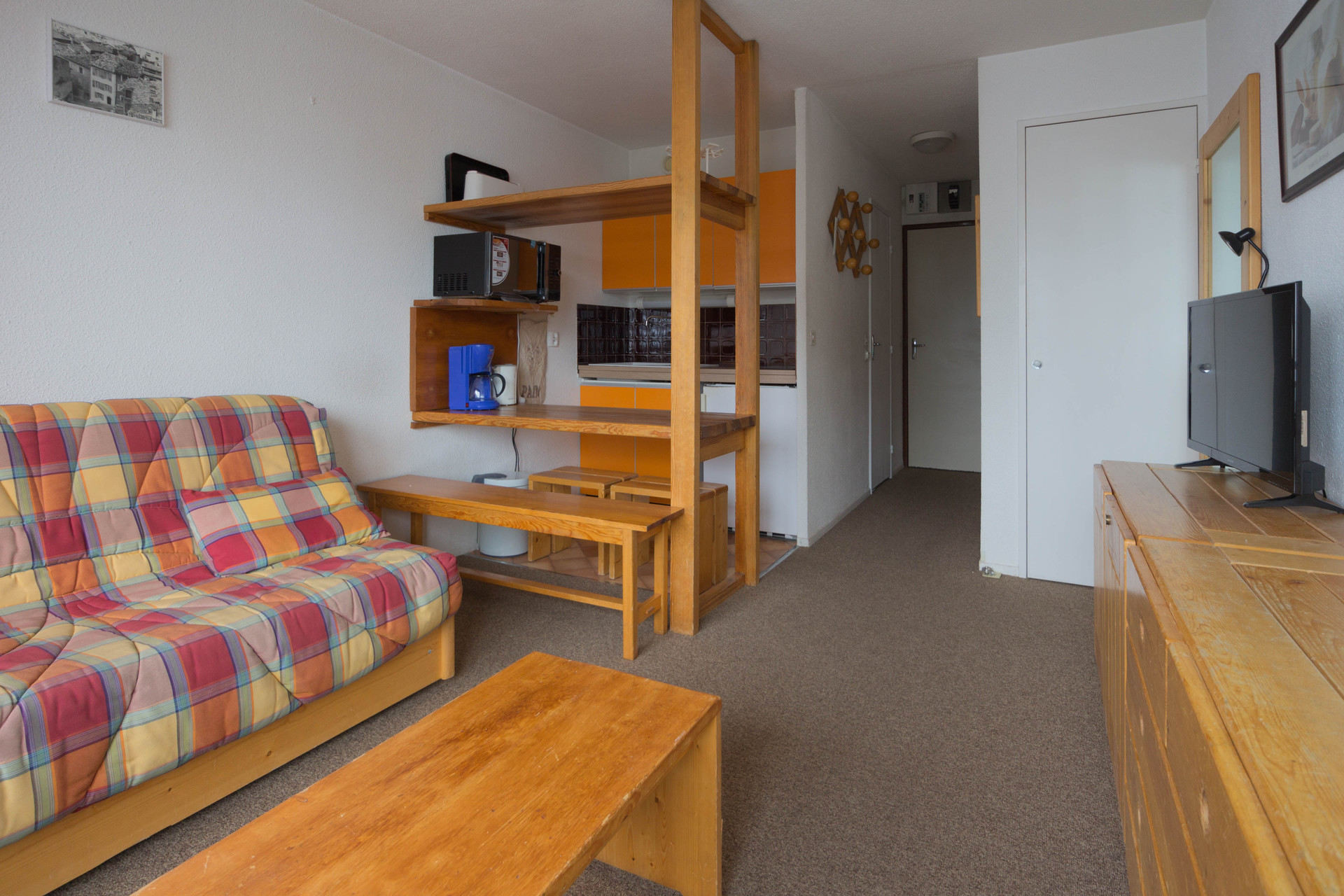 _lv_images__lot_0002340146_02_1457785