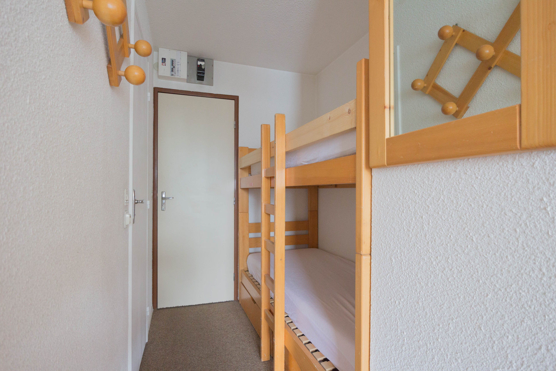 _lv_images__lot_0002340146_05_1457788