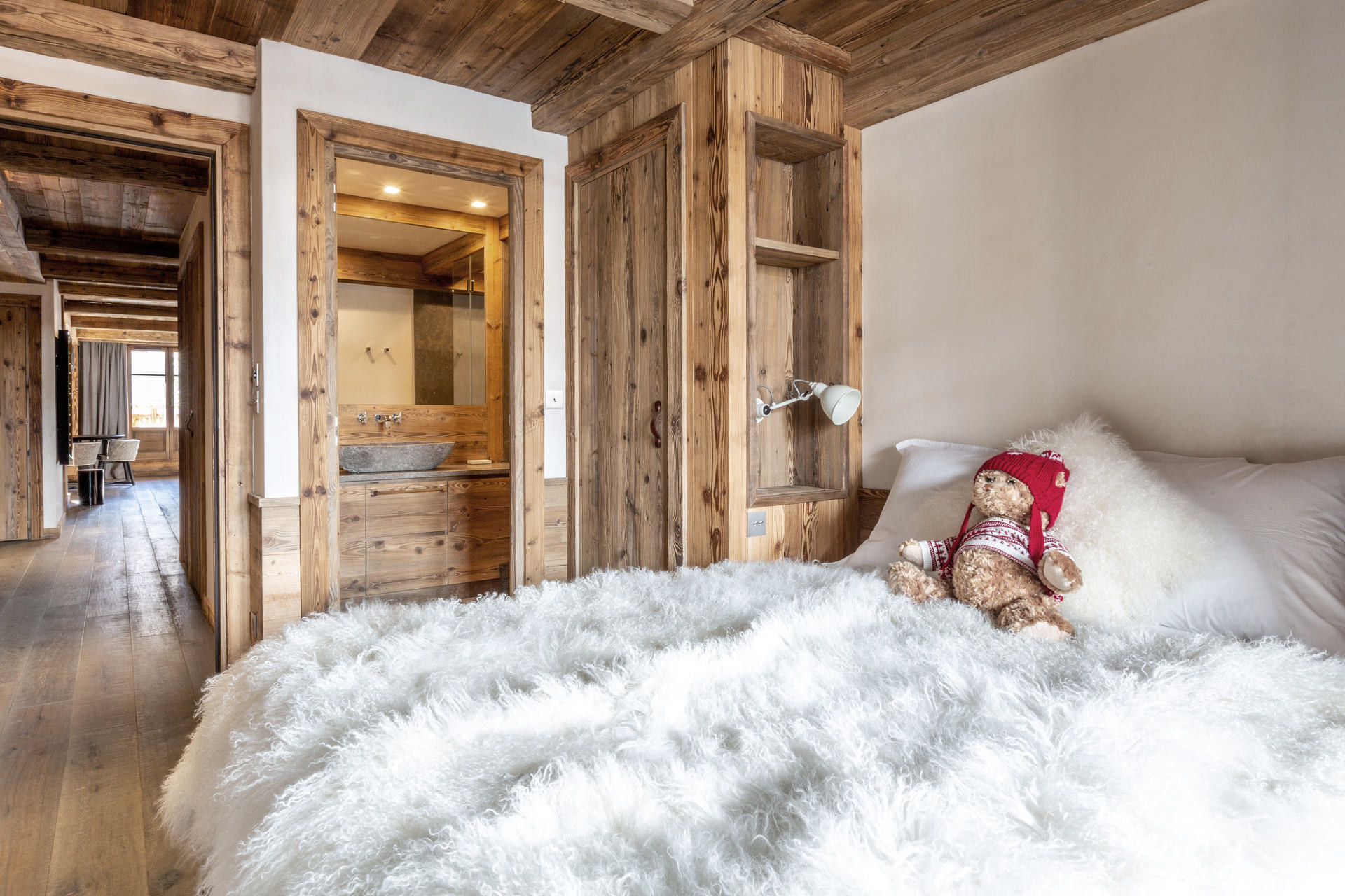 _lv_images__lot_0002340162_12_1454781