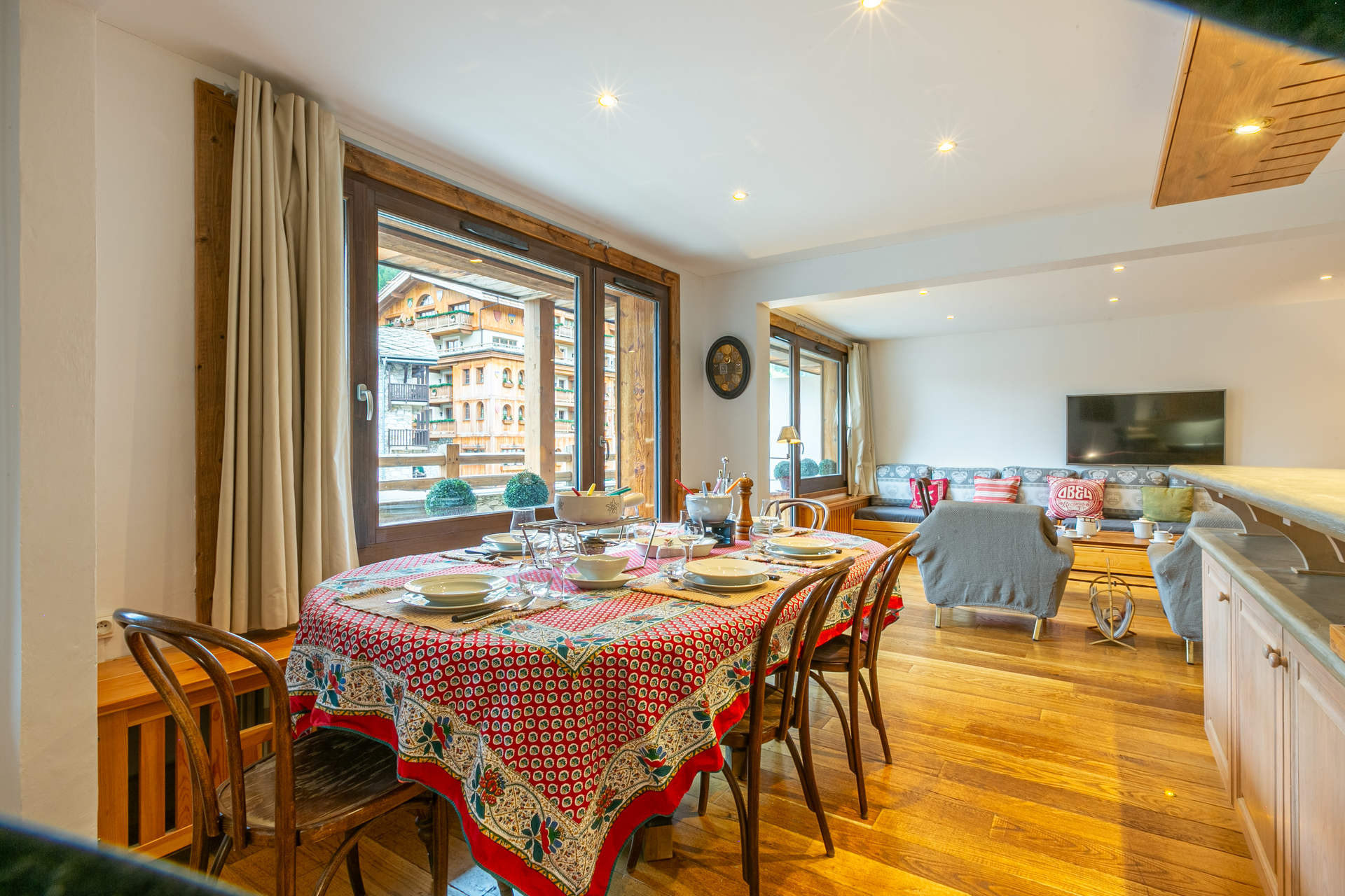 _lv_images__lot_0002340165_01_1456928