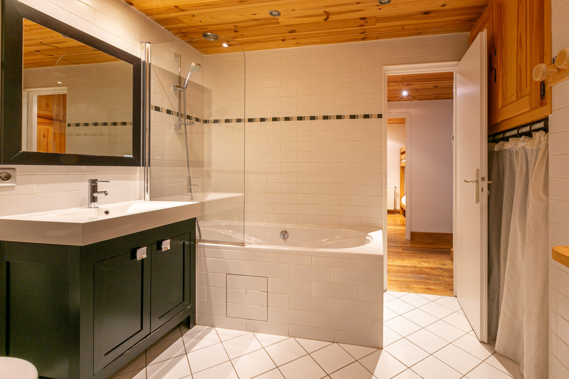 _lv_images__lot_0002340165_11_1456938