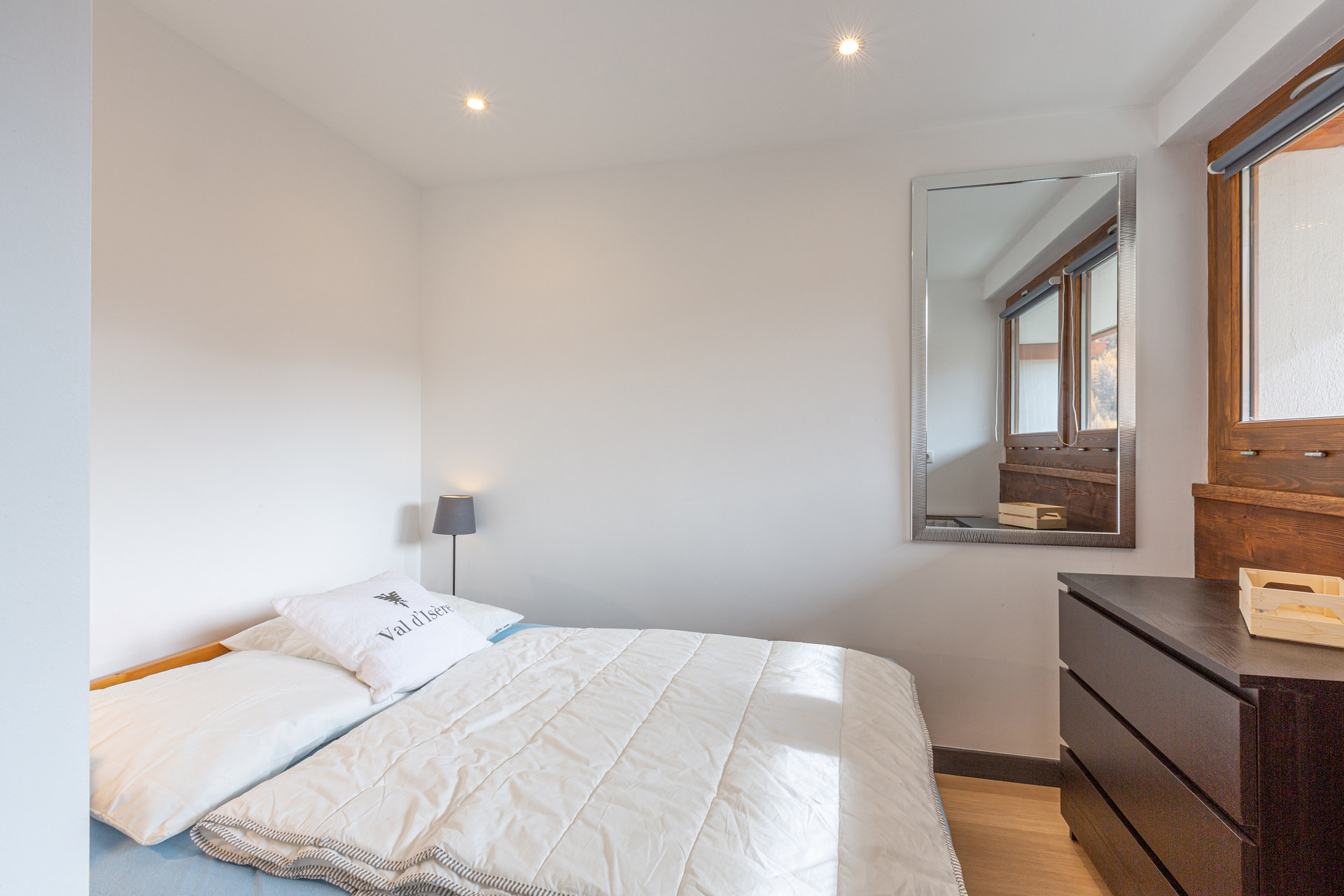 _lv_images__lot_0002340169_06_1456153