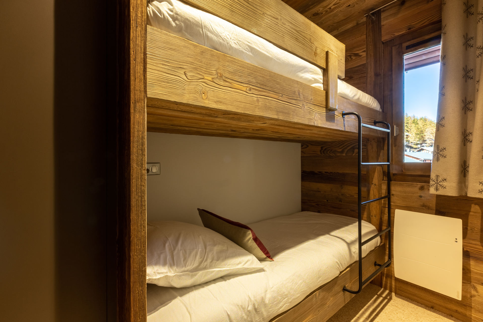 _lv_images__lot_0002340172_12_1457384