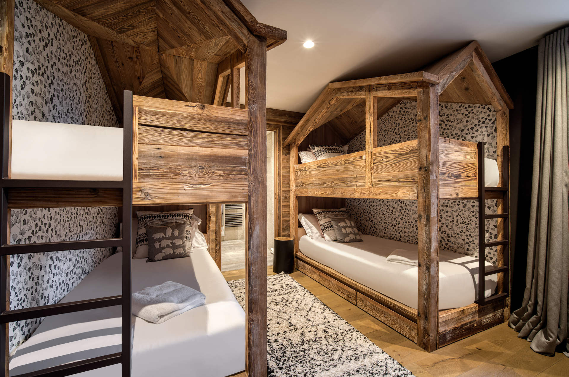 _lv_images__lot_0002340175_12_1454353